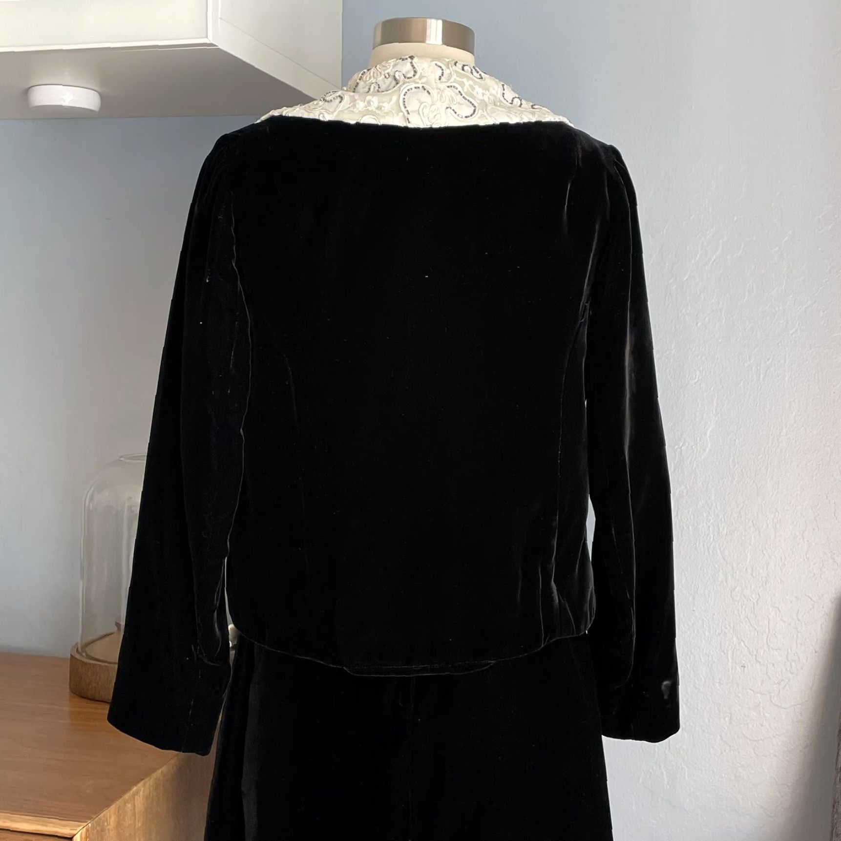 Vintage VINTAGE Jack Bryan Velvet Beaded Dress & Jacket Suit Black White M Woman’s 1960s Eveningwear Rhinestone Party Size M / US 6-8 / IT 42-44 - 4 Thumbnail