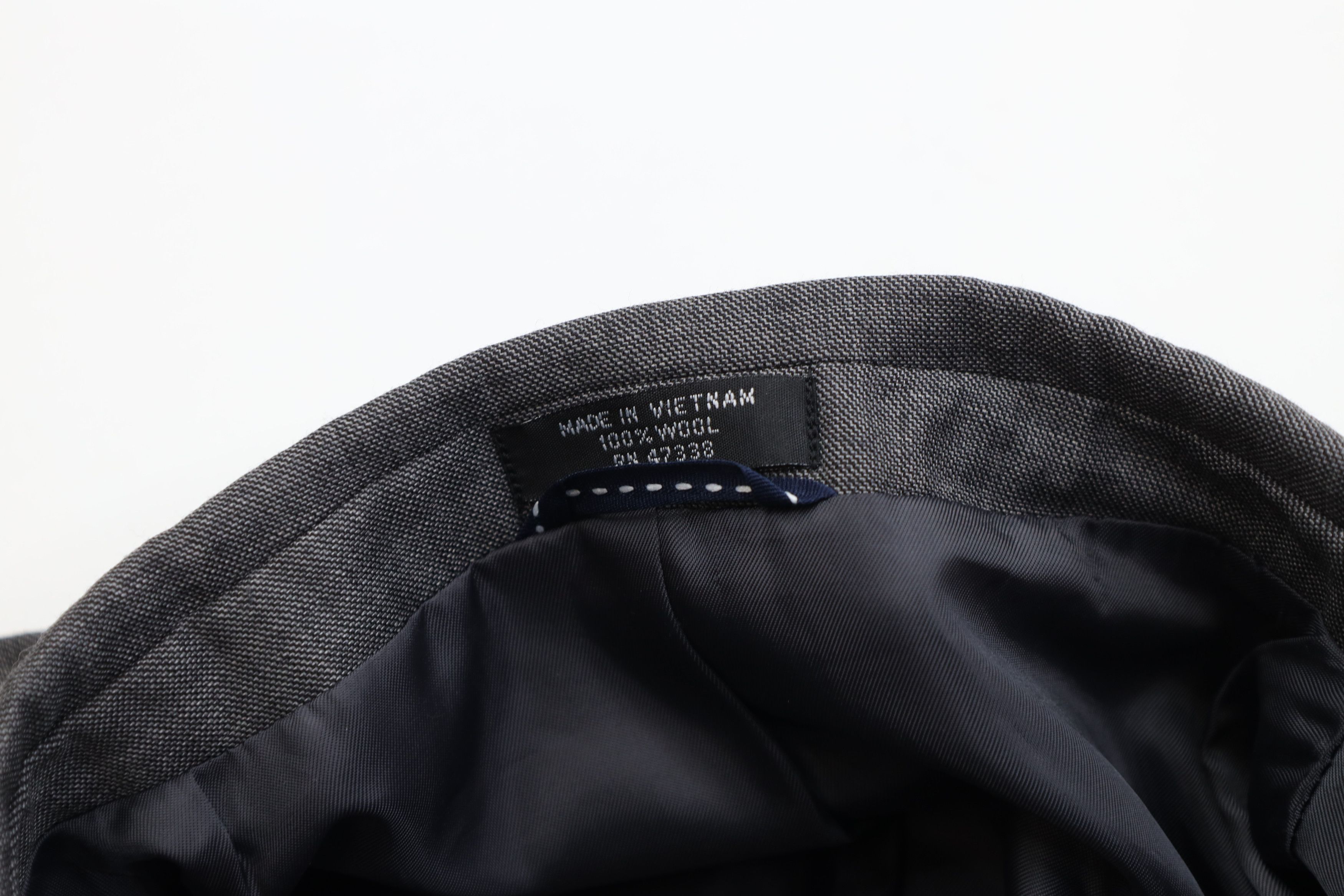 Tommy Hilfiger Tommy Hilfiger2 Piece Wool Knit Wedding Suit Sharkskin Size 48R - 7 Thumbnail