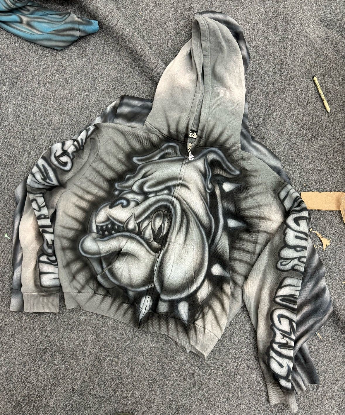 Image of Hellstar Bulldog Airbrush Hoodie in Grey, Men's (Size Medium)