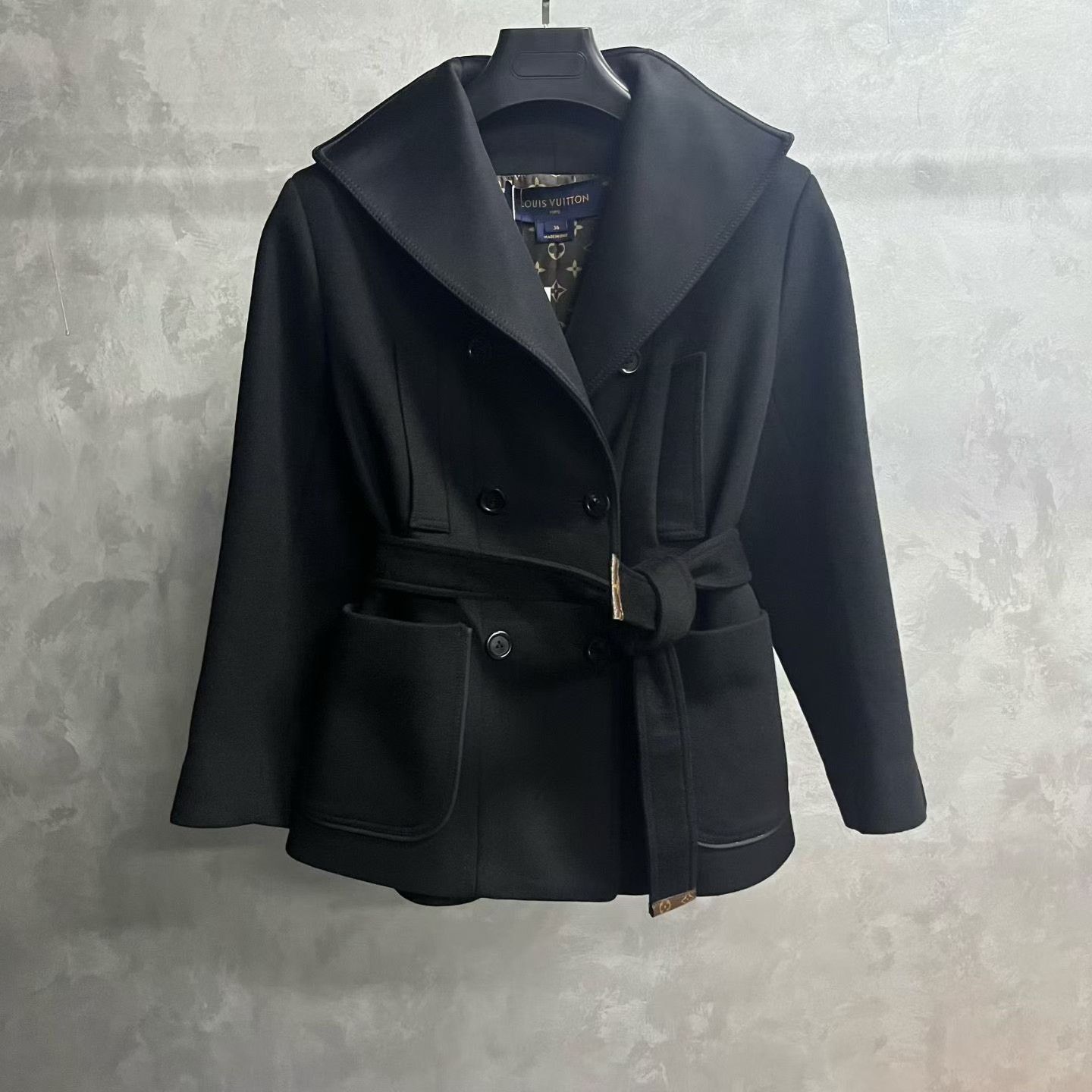 Louis Vuitton Louis Vuitton Black Coat S Women Size S / US 4 / IT 40 - 1 Thumbnail