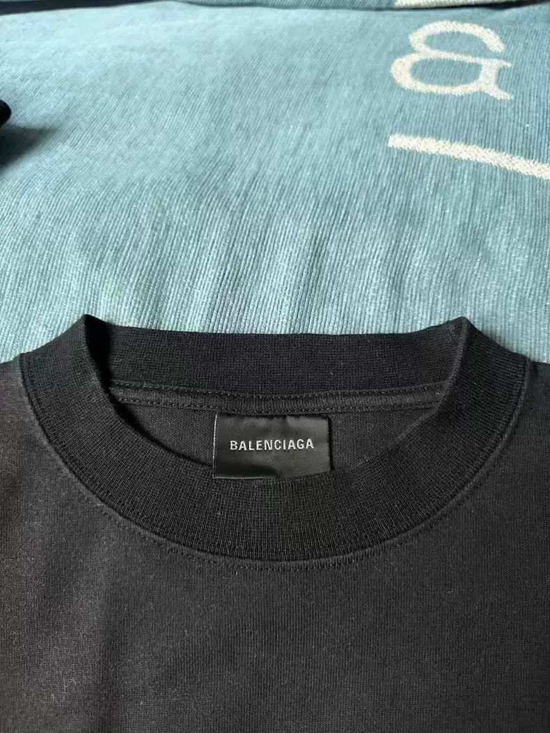 Balenciaga wfp Charity Leave Two Items-2507