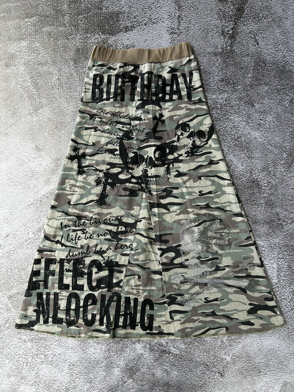 If Six Was Nine × Japanese Brand × Le Grande Bleu (L.G.B.) M.K.R Japanese skull camo skirt Size 25" / US 0 / IT 36 - 1 Thumbnail