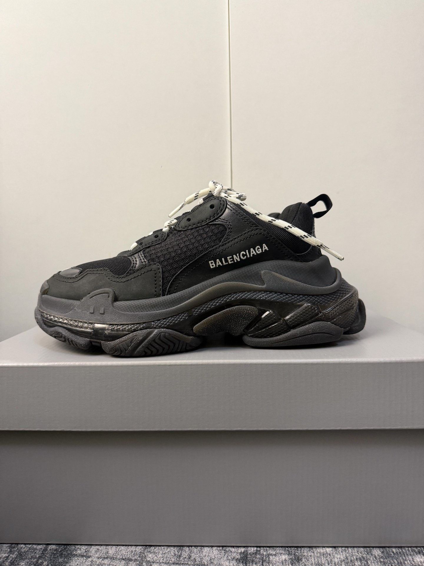 Balenciaga Balenciaga Casual Black Lowtop Sneakers S Women Size US 6 / IT 36 - 1 Thumbnail