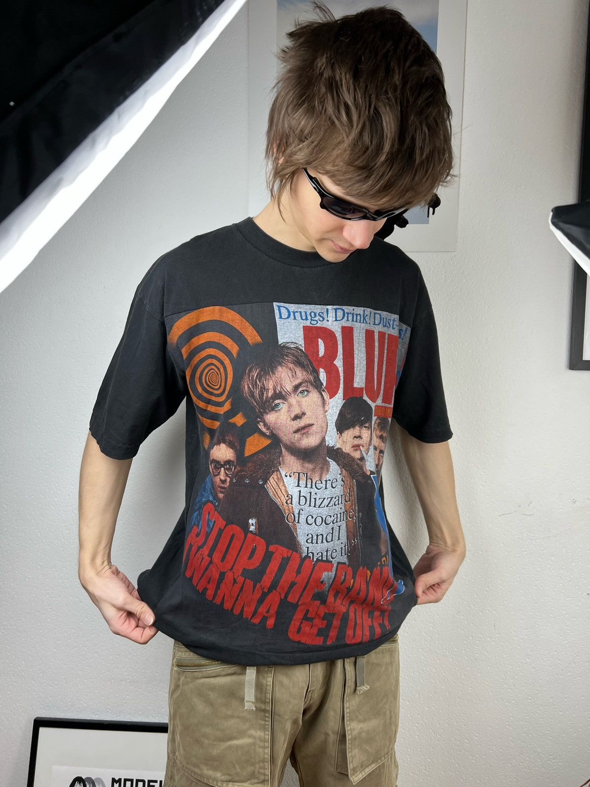 Band Tees Vintage 90s Blur Band T-shirt drugs drink Size US L / EU 52-54 / 3 - 10 Thumbnail
