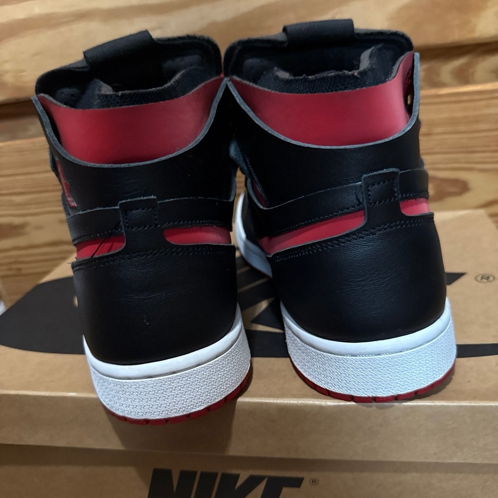 Nike Jordan 1 Zoom CMFT Black University Red Bred Size US 9.5 / EU 42-43 - 5 Thumbnail