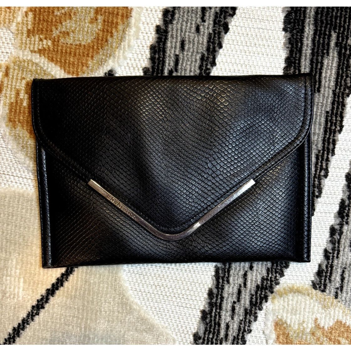 Bcbgmaxazria BCBGeneration black faux snakeskin clutch/envelope bag Size ONE SIZE - 1 Thumbnail