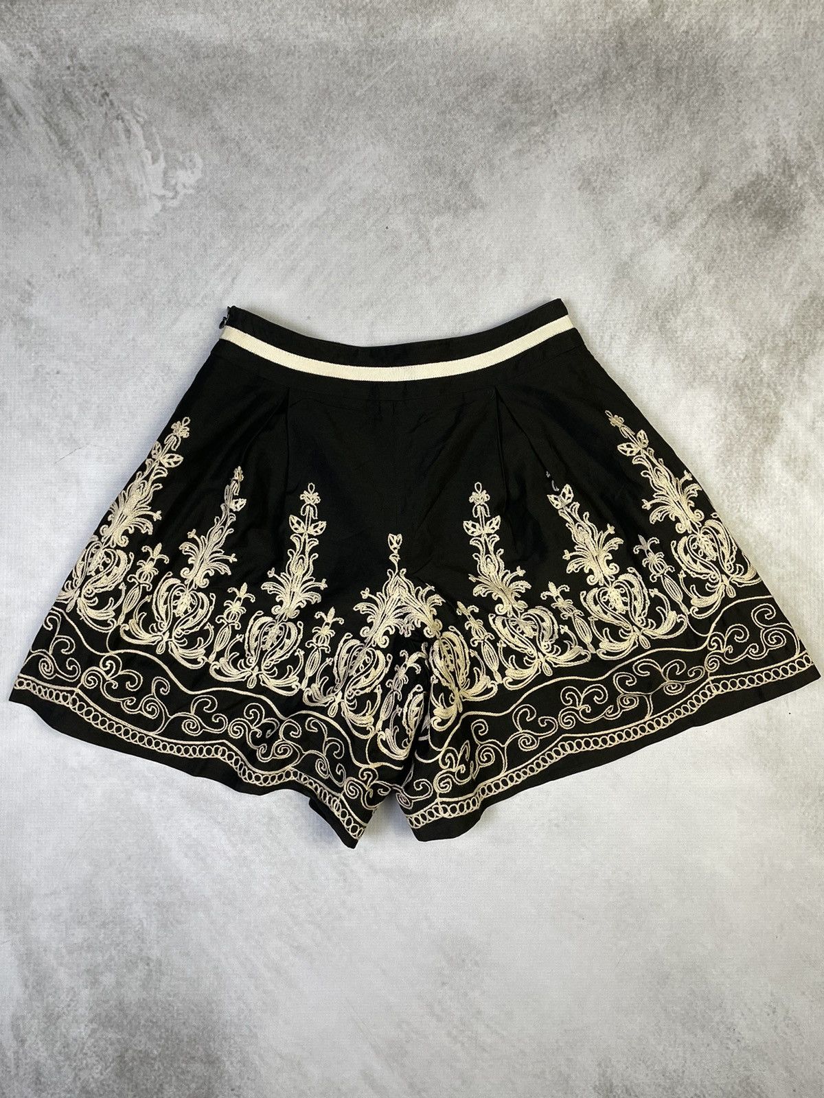 Anna Sui Dolly Girl by Anna Sui Baroque Shorts Size 25" / US 0 / IT 36 - 5 Thumbnail