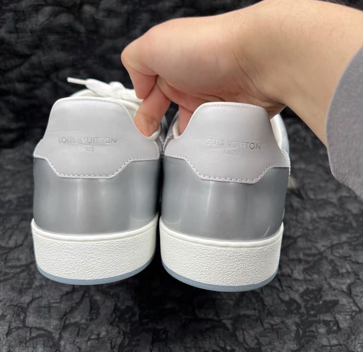 Louis Vuitton Louis Vuitton Rivoli Silver Grey All-over Print Sneakers J41 Size US 10 / EU 43 - 6 Thumbnail