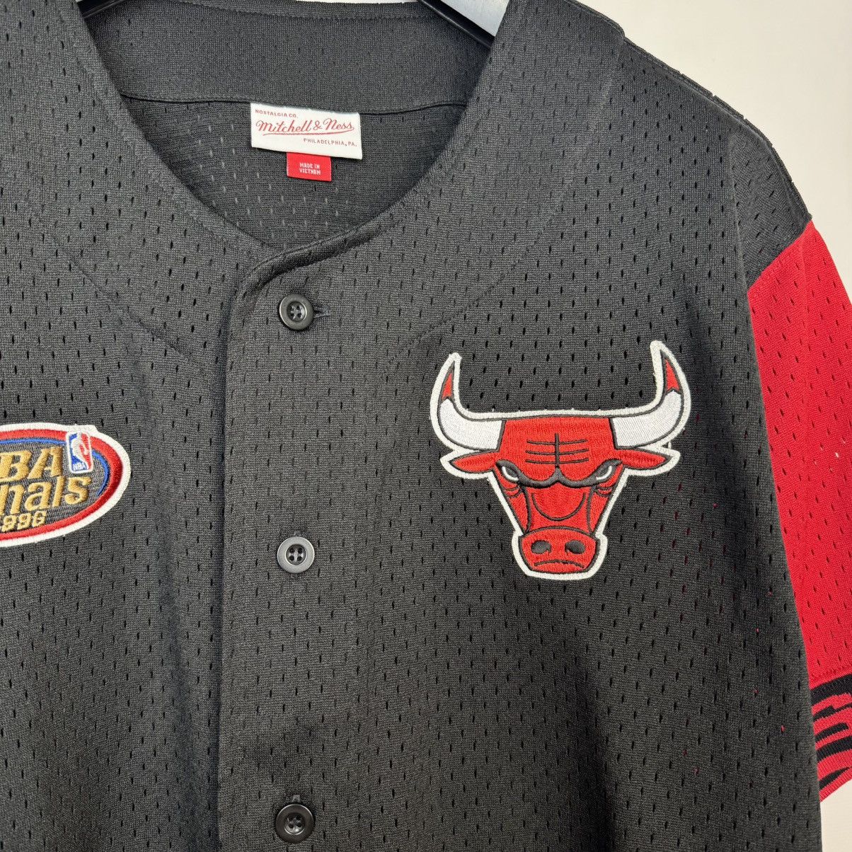Mitchell & Ness Chicago Bulls Baseball Jersey NBA Mitchell & Ness Sz L Men Size US L / EU 52-54 / 3 - 13 Thumbnail