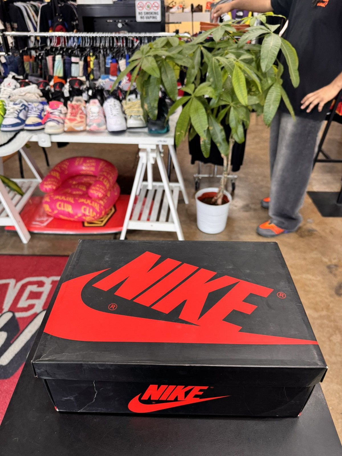 Jordan Brand Air Jordan 1 Shadow Size 7Y (2018) Size US 7 / EU 40 - 13 Thumbnail
