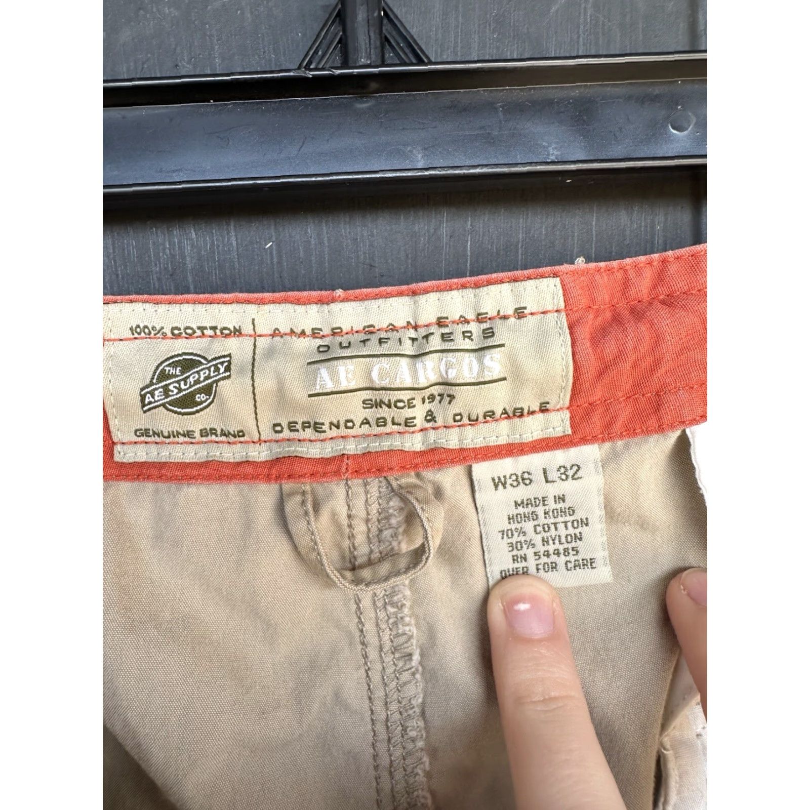 American Eagle Outfitters VINTAGE American Eagle Cargo Pants Mens Wide-Leg Beige 36 Inseam 30.5 Army Military Skater Baggy 36x32 Size US 36 / EU 52 - 3 Thumbnail