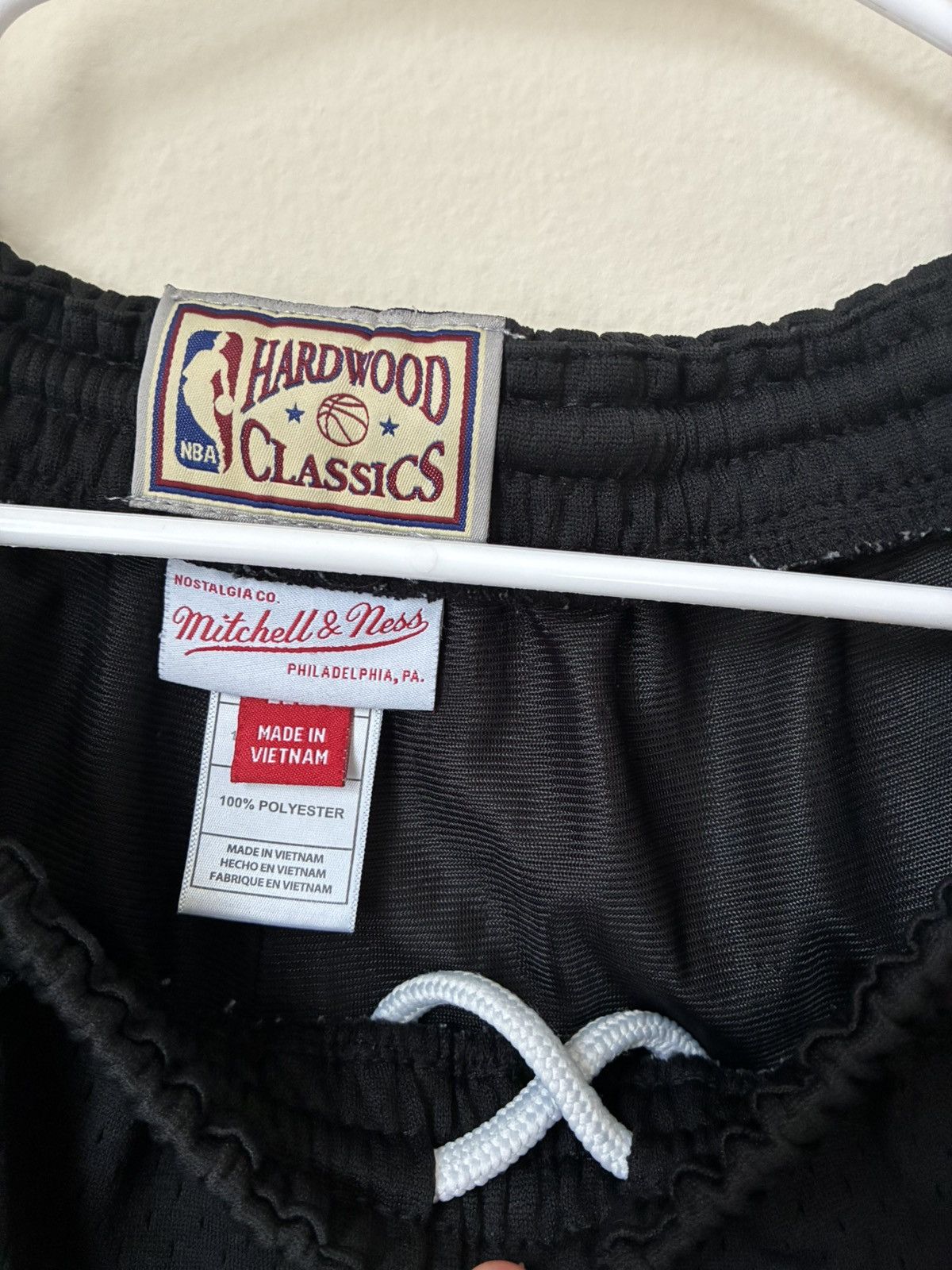 NBA Vintage Philadelphia 76ers NBA shorts Size US 32 / EU 48 - 3 Thumbnail