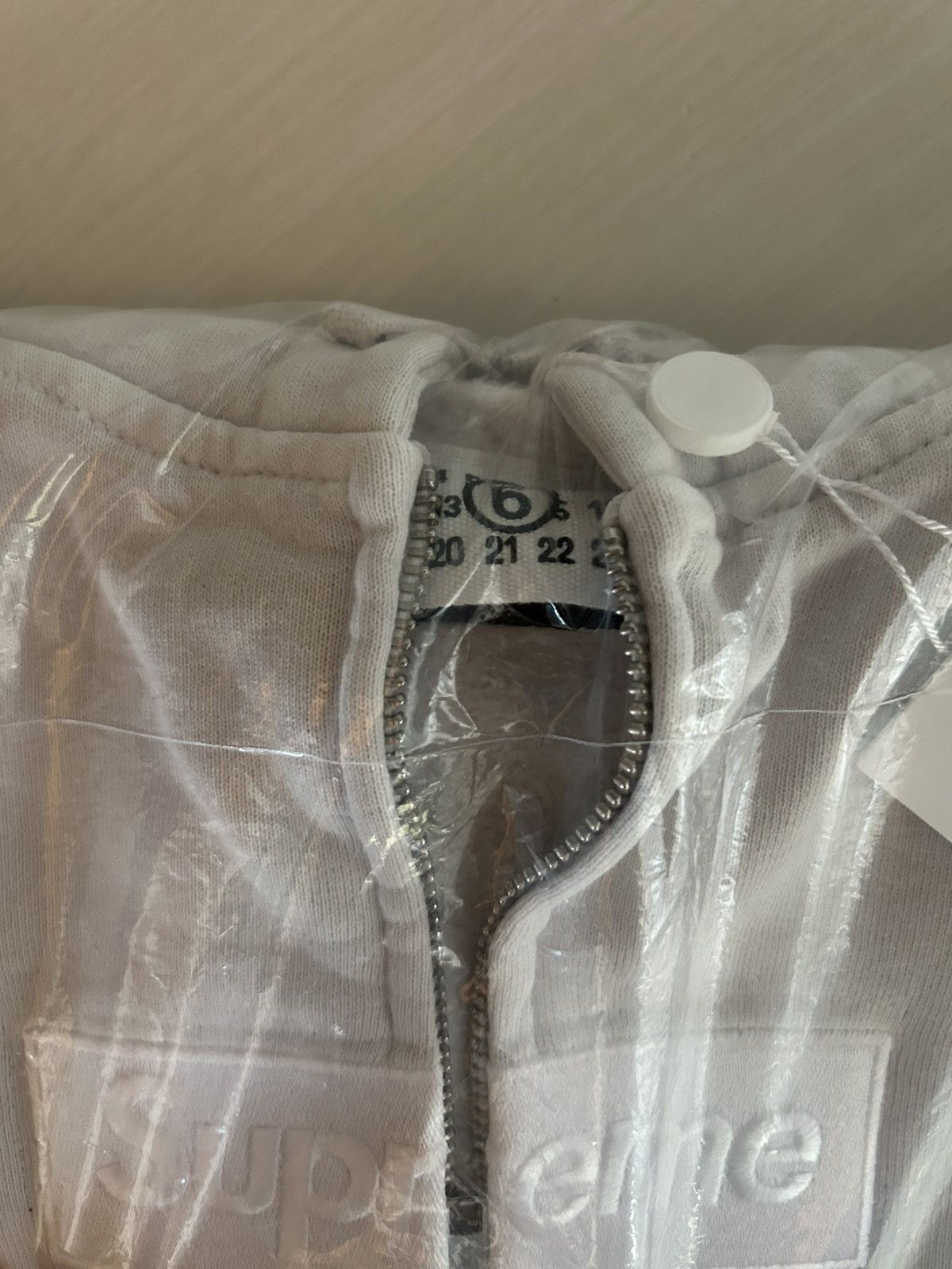 Maison Margiela × Supreme Supreme x Maison Margiela box logo zip up white hoodie Size US L / EU 52-54 / 3 - 4 Thumbnail