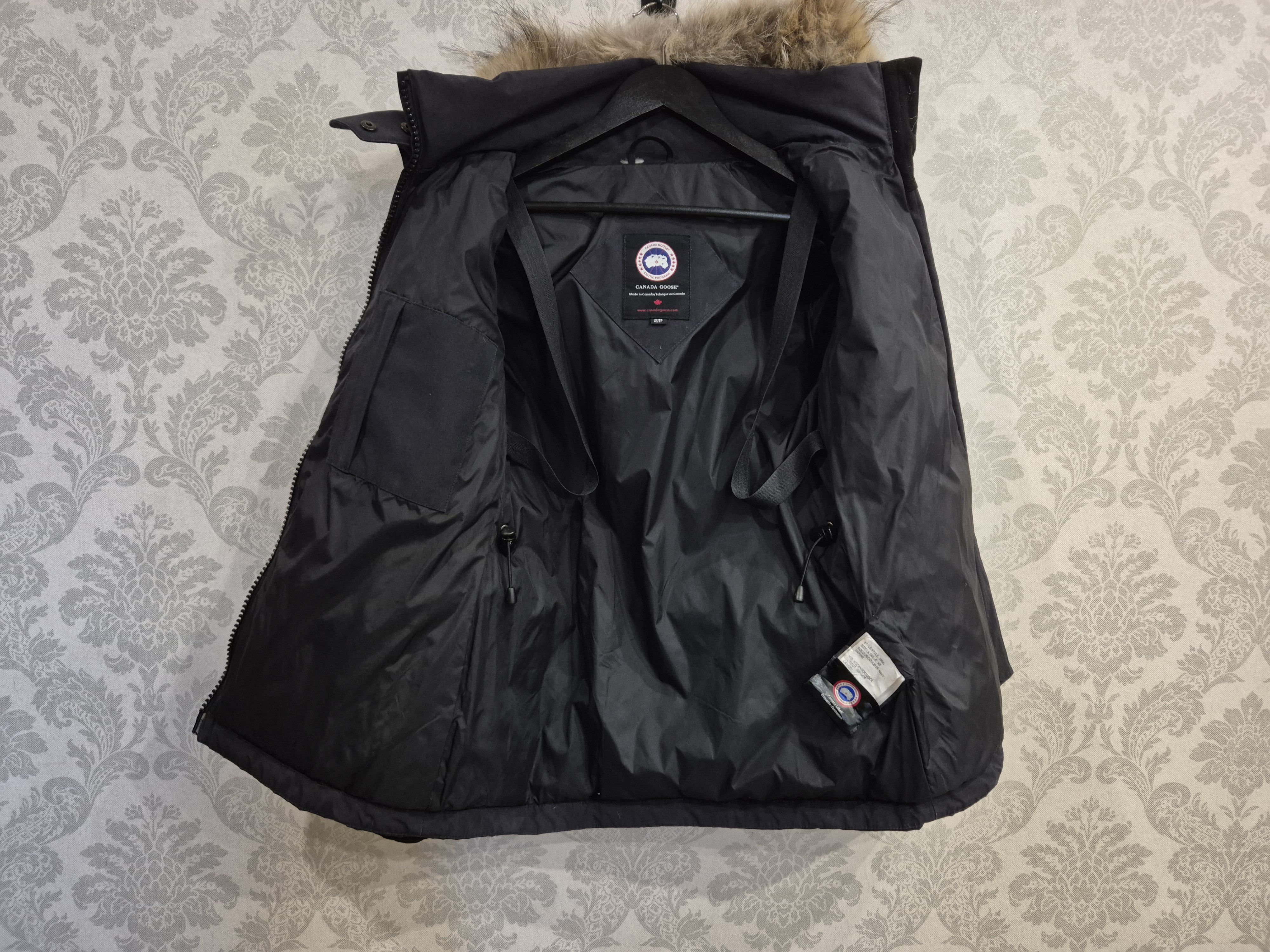 Canada Goose Canada Goose Womens Parka Jacket Navy Fur Hood XS 3804L Size XS / US 0-2 / IT 36-38 - 4 Thumbnail
