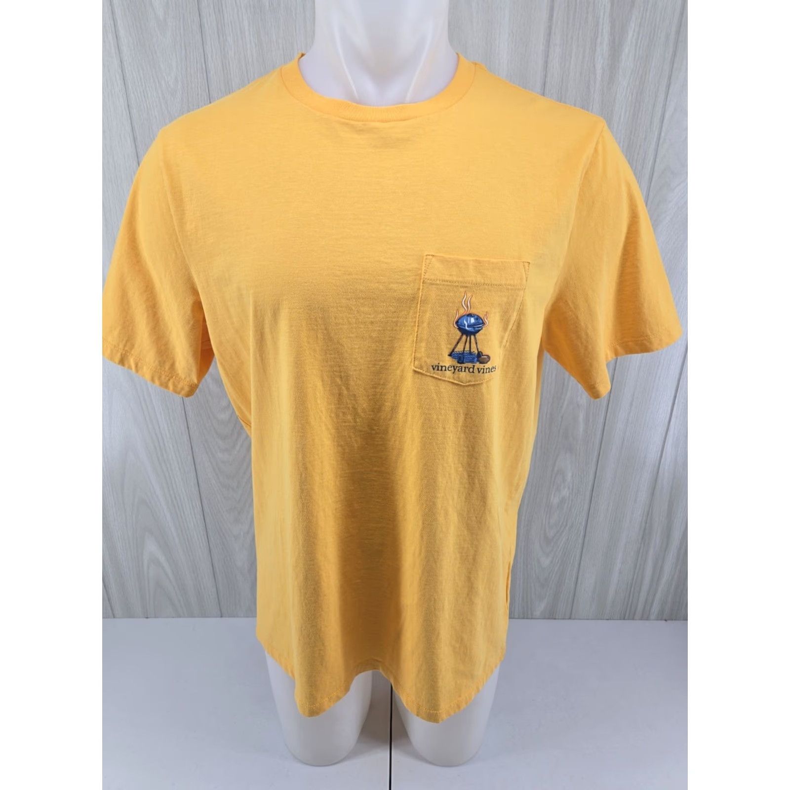 Vineyard Vines Vineyard Vines Mens T-Shirt Yellow Pocket Graphic Football Tailgating Grilling L SS Size US L / EU 52-54 / 3 - 3 Thumbnail