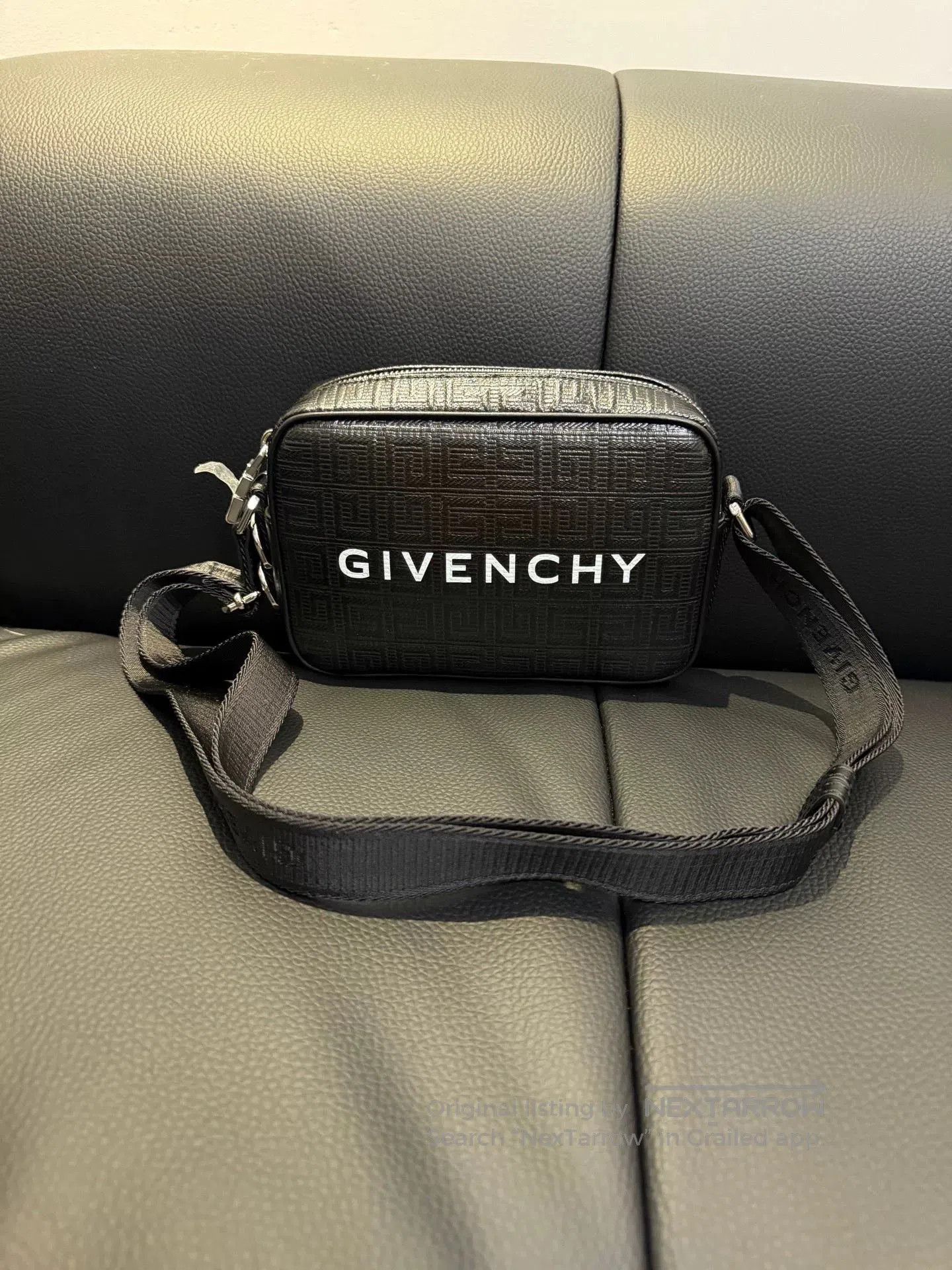 Givenchy Givenchy Black White Camera Bag. Size ONE SIZE - 2 Thumbnail