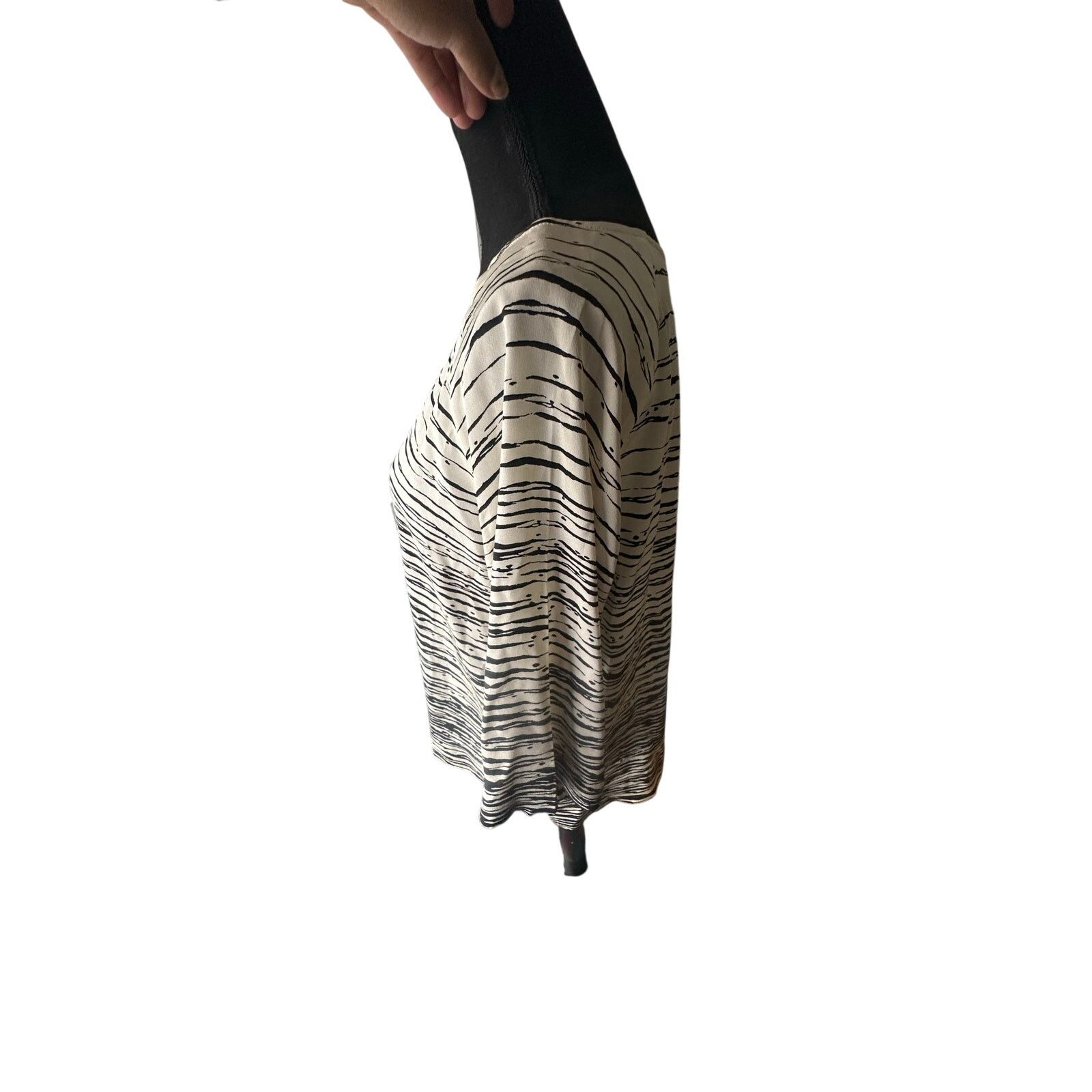 Vince Vince Black & Ivory Wavy Stripe Silk Blouse Size S Size S / US 4 / IT 40 - 4 Thumbnail