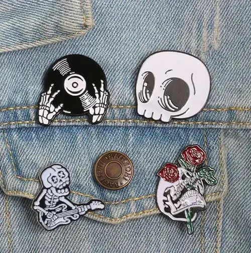 Jewelry 4Pcs / Set Skull Theme Pins Brooch in Silver, Men's