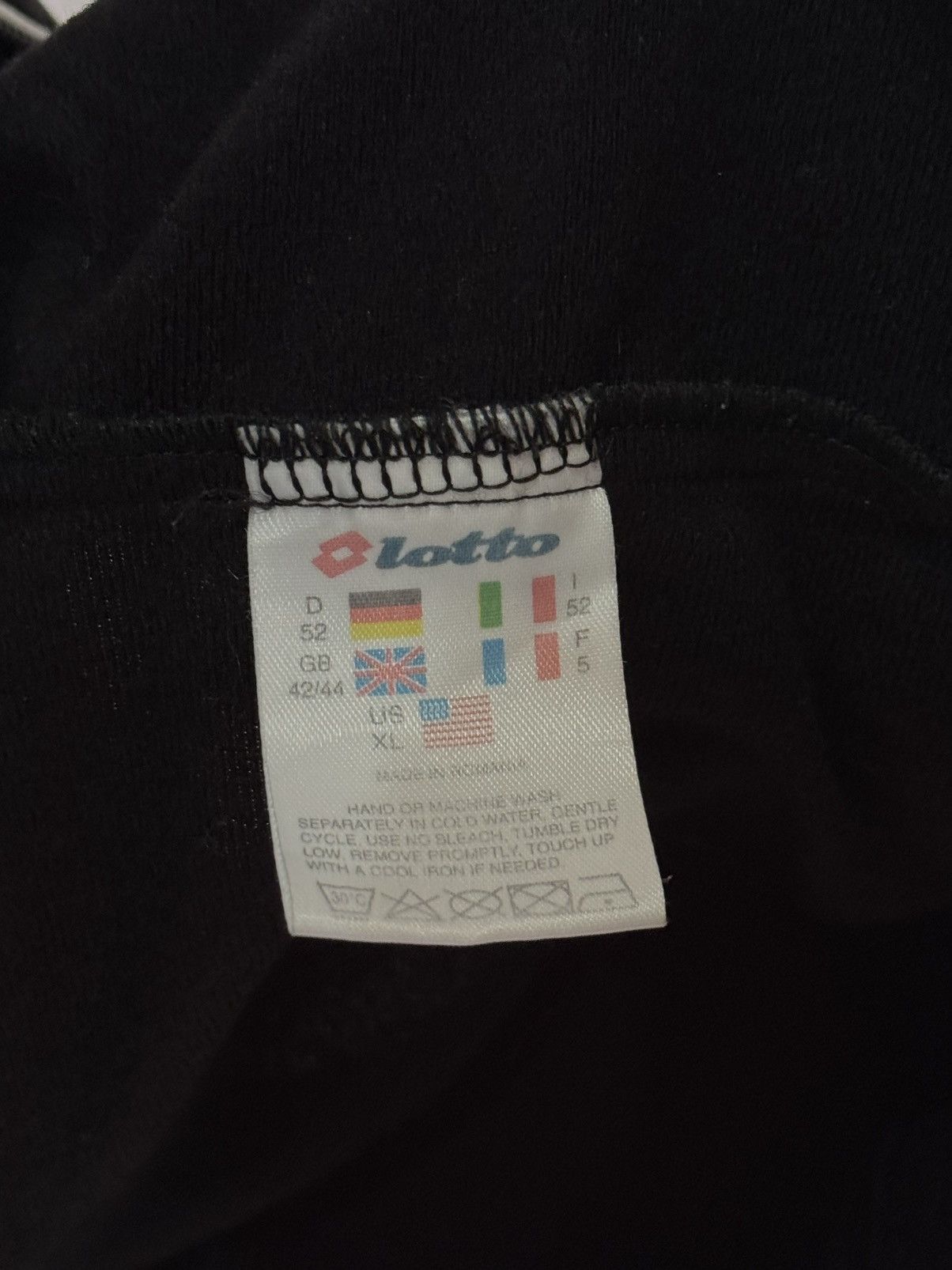 Lotto Sport 2000-2001 LOTTO CIAO WEB JUVENTUS TRACKSUIT Size US XL / EU 56 / 4 - 7 Thumbnail