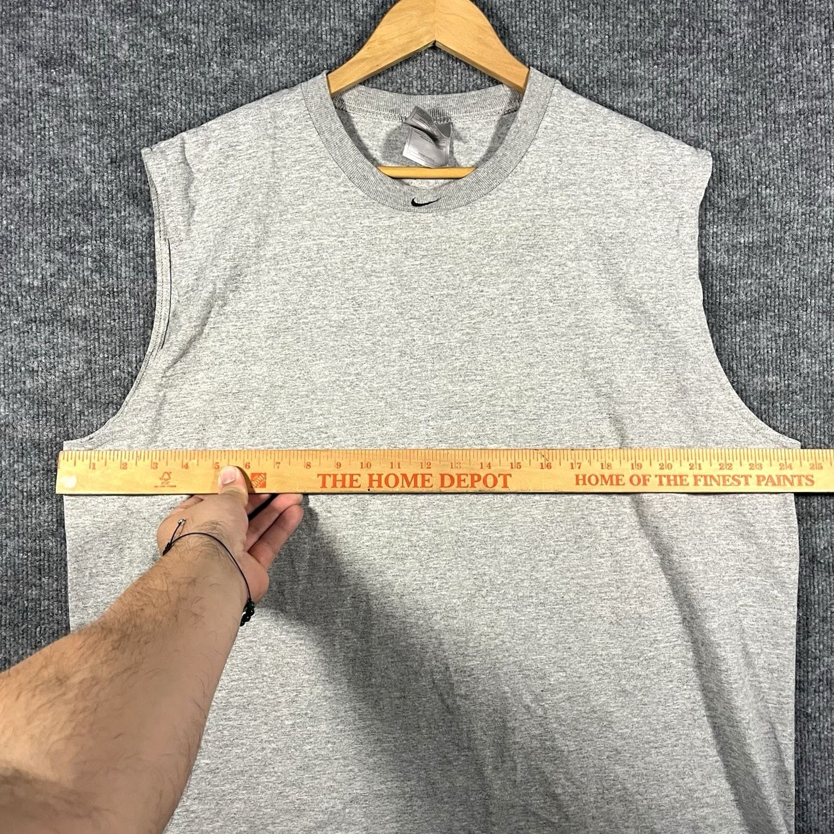 Nike VINTAGE Nike Shirt Mens XL Gray Sleeveless Center Embroidered Swoosh Logo Y2K Size US XL / EU 56 / 4 - 6 Thumbnail