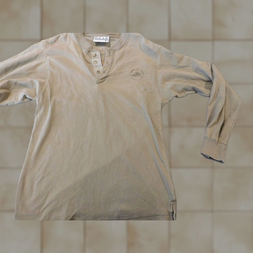 Vintage GEAR FOR SPORTS Rock & Roll Hall of Fame Mens Shirt Long Sleeve Henley Beige S Cotton Button Logo Shirt Mens Size US S / EU 44-46 / 1 - 1 Thumbnail