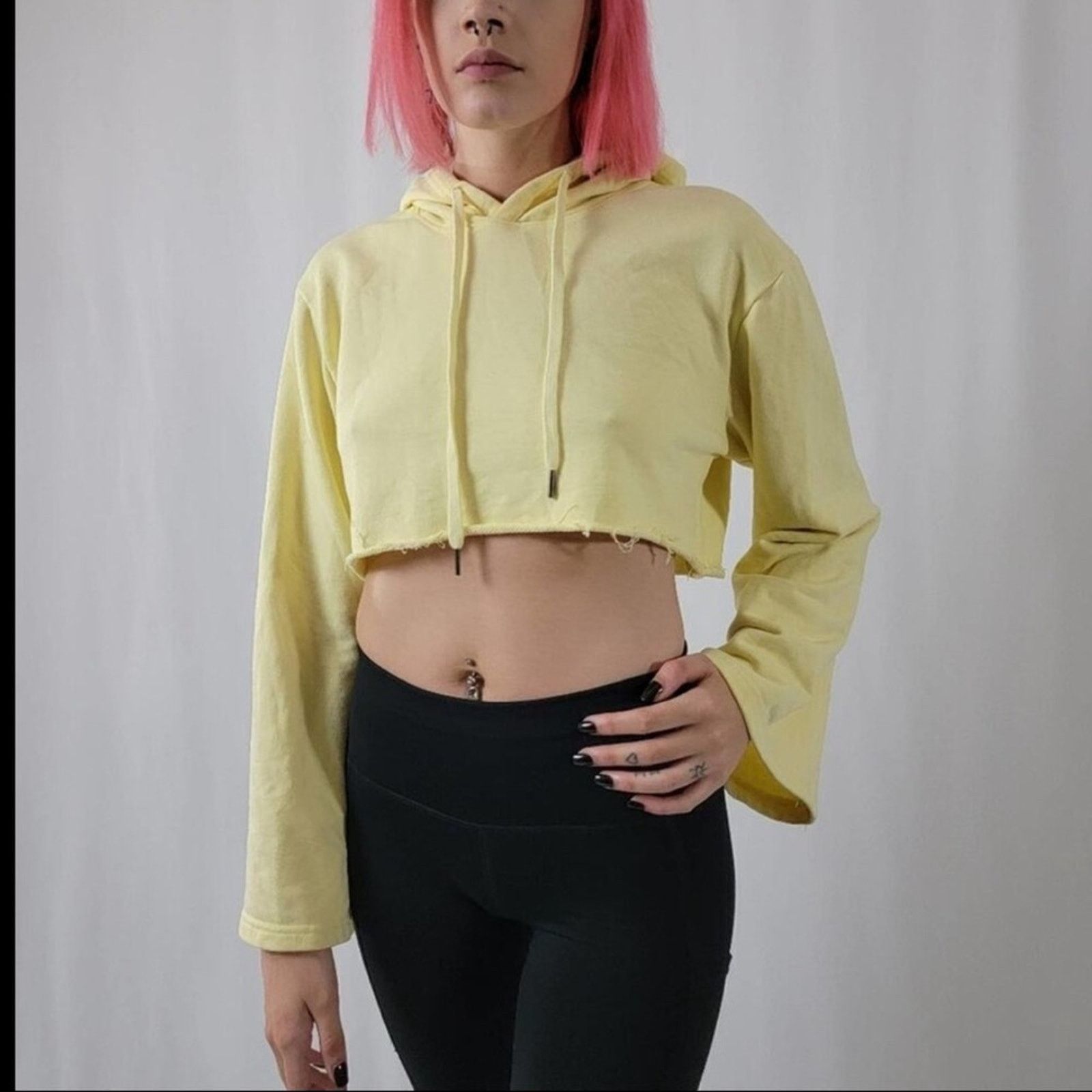 Forever 21 Forever 21 Cropped Bell Sleeve Sweatshirt Size M / US 6-8 / IT 42-44 - 9 Thumbnail