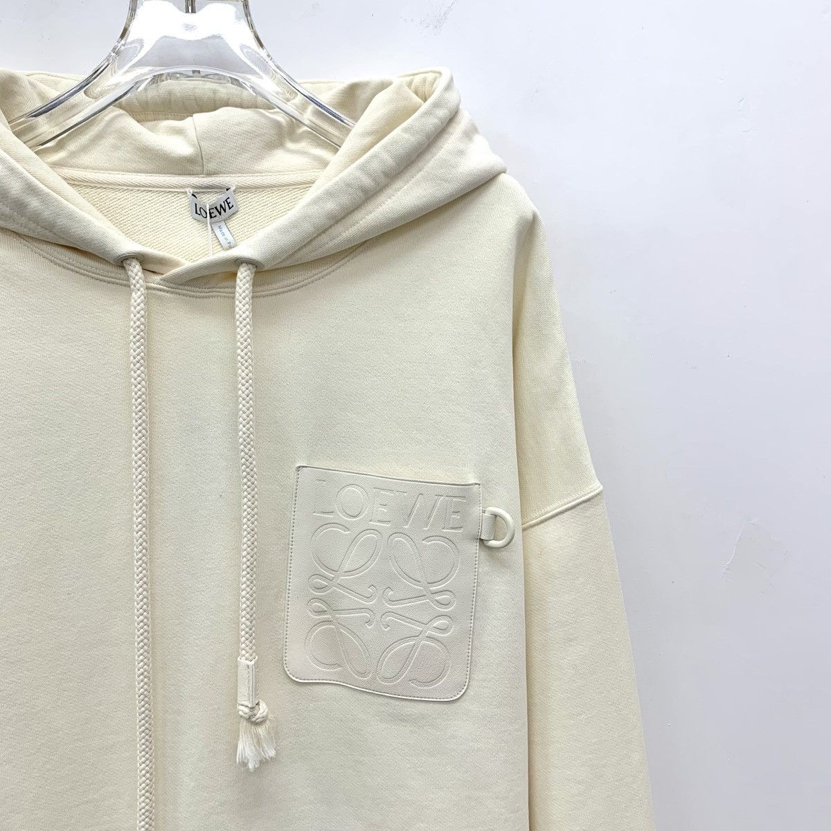 Loewe Loewe Off-white Logo Embossed Hooded Sweatshirt K26WX Size L / US 10 / IT 46 - 3 Thumbnail