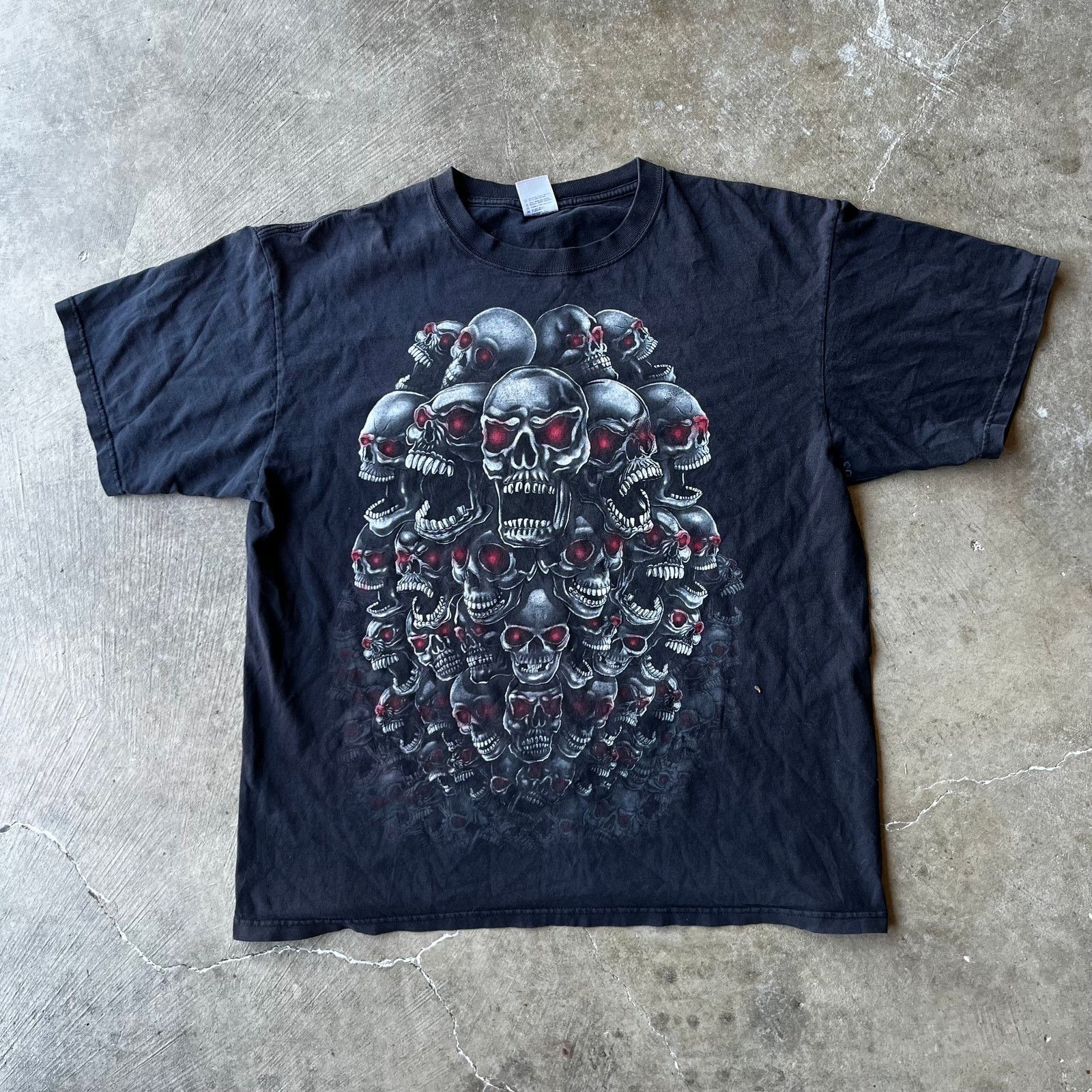 Vintage VINTAGE SKULLS BONES SHIRT Y2K GRUNGE AOP 00S SKATE MENS XL Size US XL / EU 56 / 4 - 1 Thumbnail