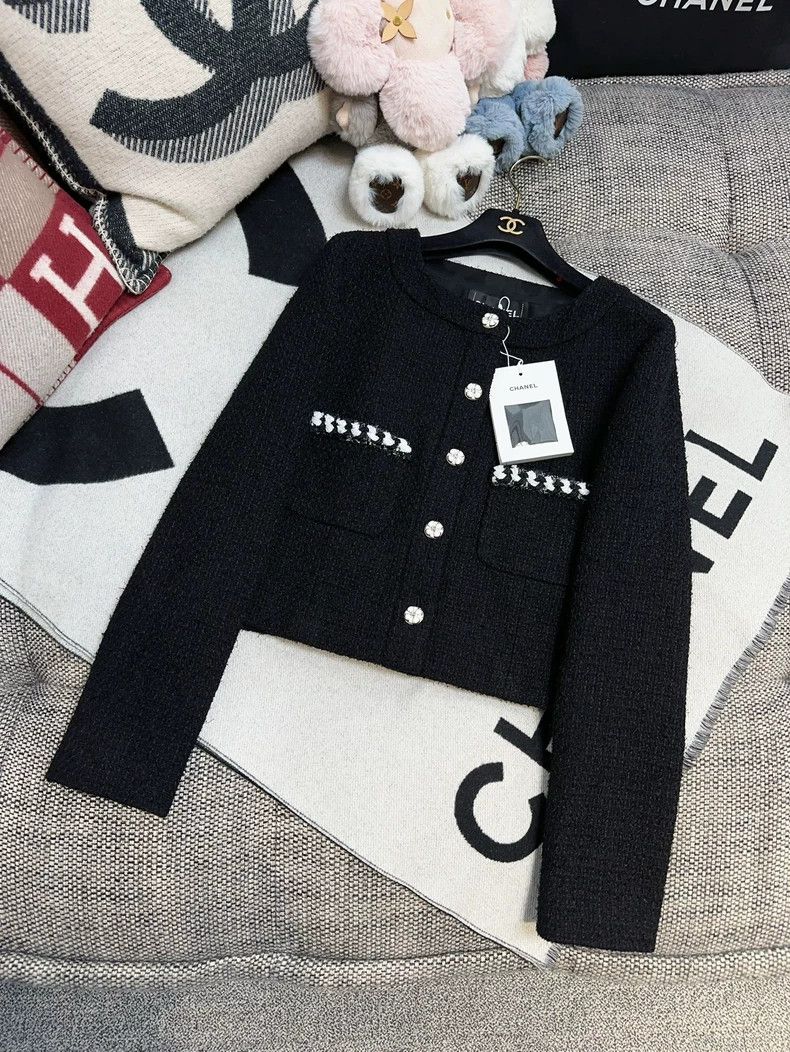 Chanel Chanel 24p popular black two-pocket rolled edge petal buck Size XS / US 0-2 / IT 36-38 - 1 Thumbnail