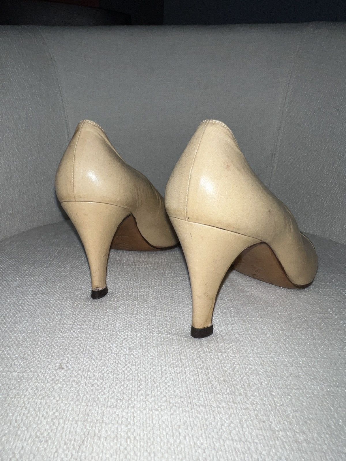 Chanel Classic Chanel Beige and Black Heels Size US 5 / IT 35 - 10 Thumbnail