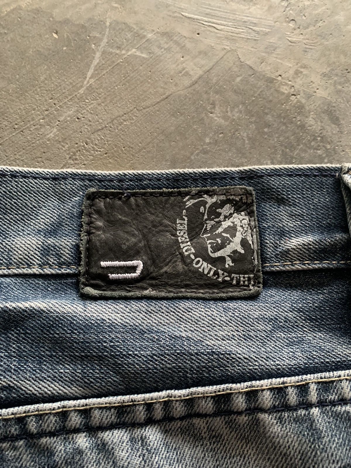 Diesel distressed diesel jeans straight loose d rise style Size US 37 - 15 Thumbnail