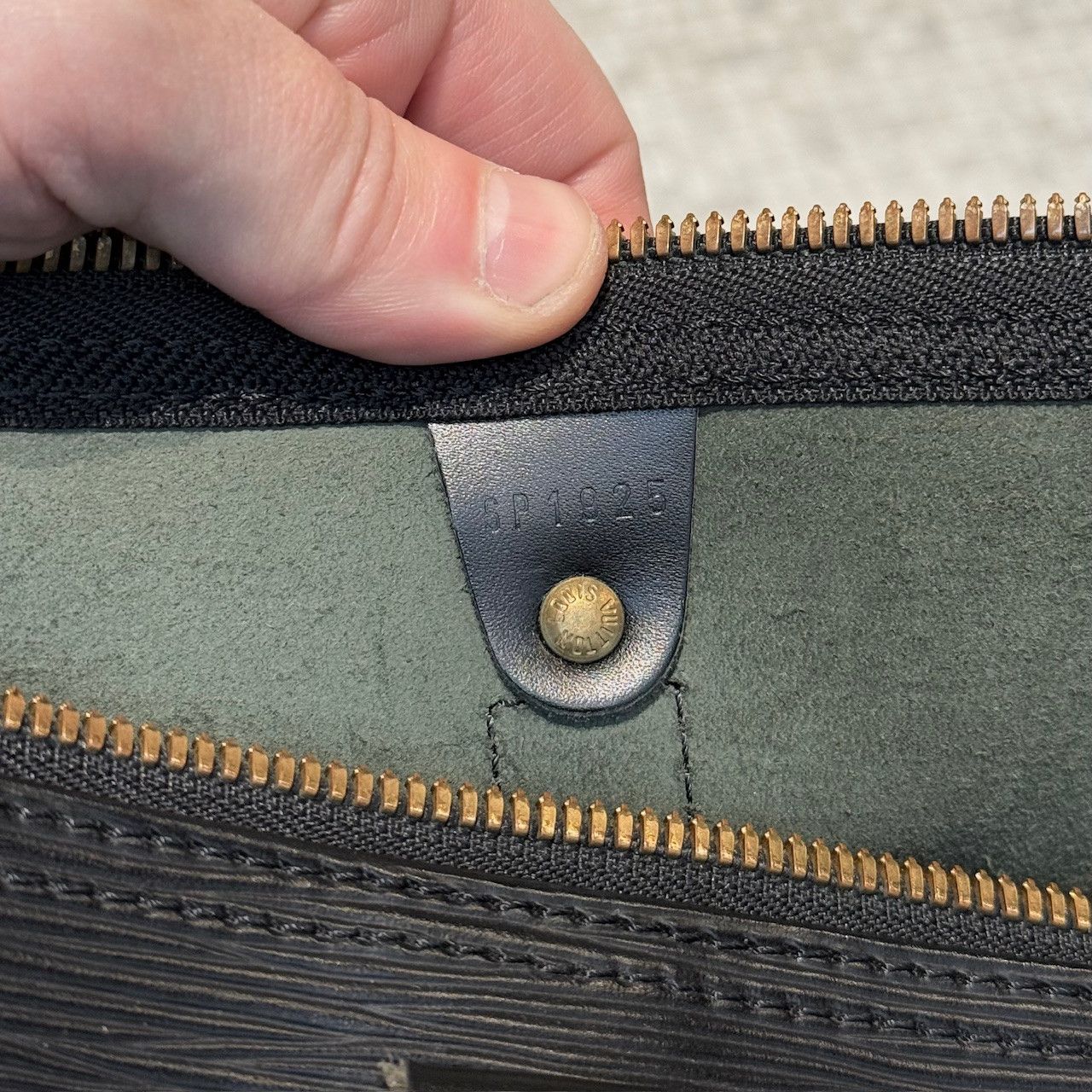 Louis Vuitton Louis Vuitton Vintage Black Epi Keepall 50 Duffle Bag Size ONE SIZE - 20 Thumbnail