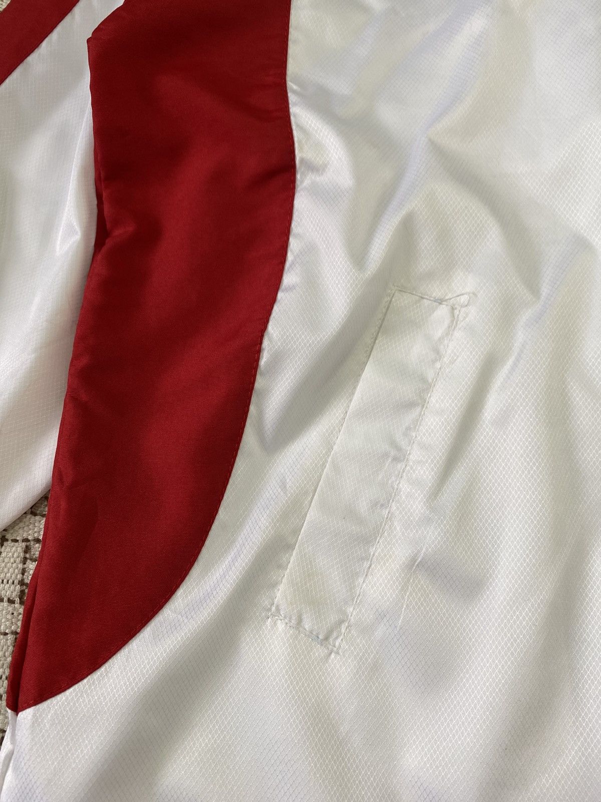 The Unbranded Brand Vintage Peru Windbreaker Sport Suit Jacket Size US L / EU 52-54 / 3 - 6 Thumbnail