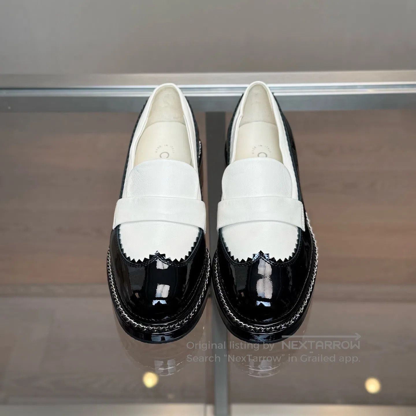 Chanel Chanel Round-toed lacquered leather color-matched loafers Size US 5 / IT 35 - 2 Thumbnail