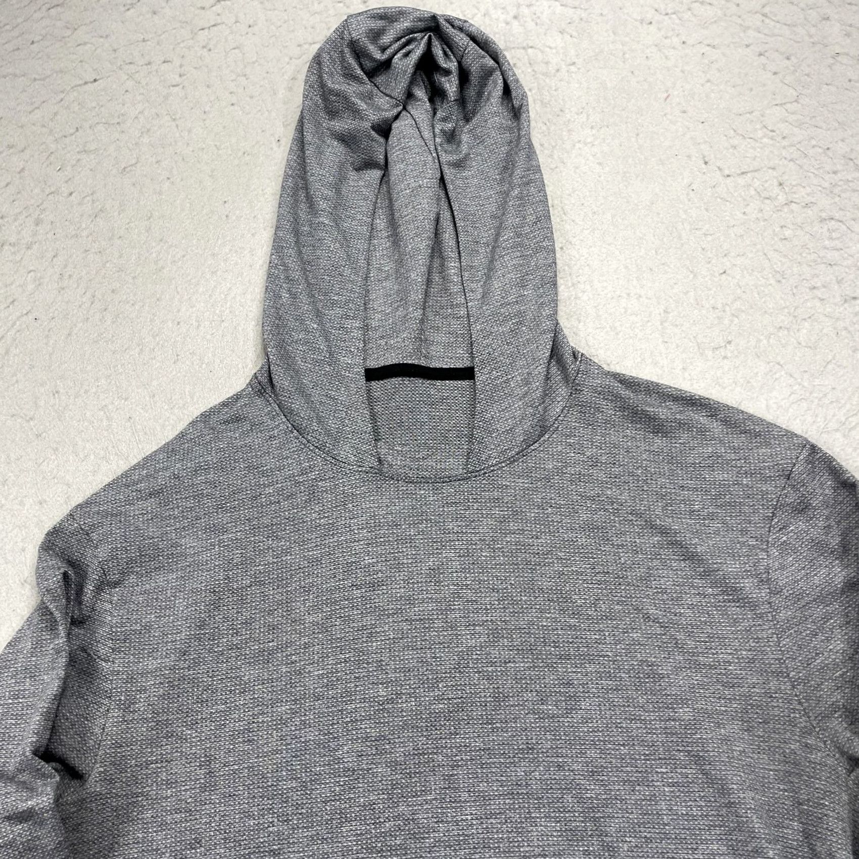 Lululemon Lululemon Hoodie Mens M Gray Lightweight Pullover Logo Shirt? Size US M / EU 48-50 / 2 - 3 Thumbnail