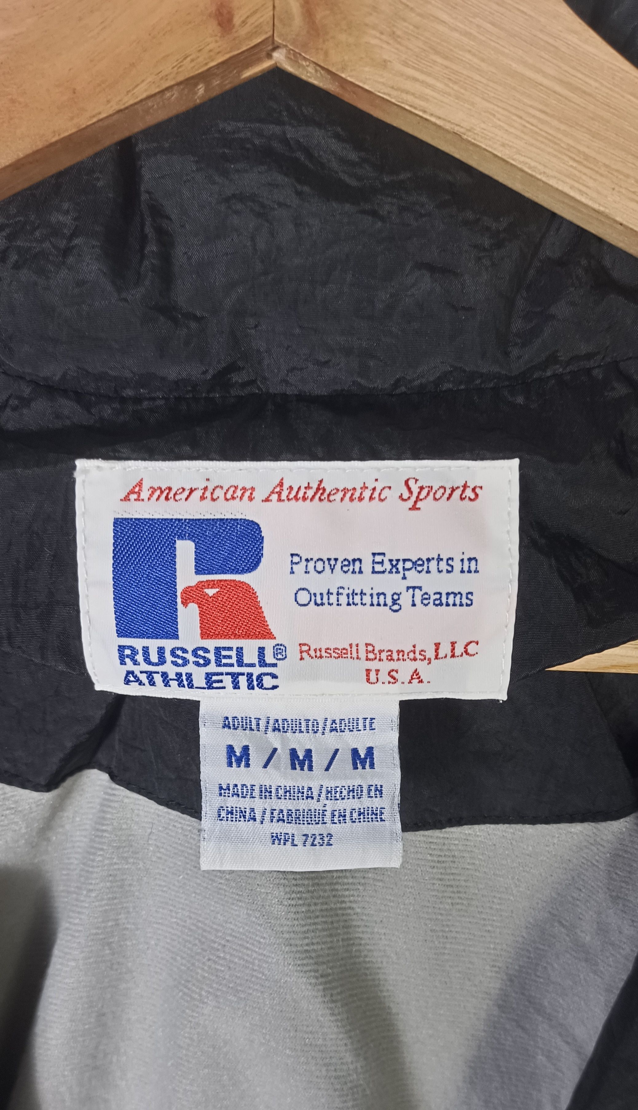 Russell Athletic × Vintage Vintage Russell Athletic Embroidered Logo Windbraker Size US L / EU 52-54 / 3 - 10 Thumbnail