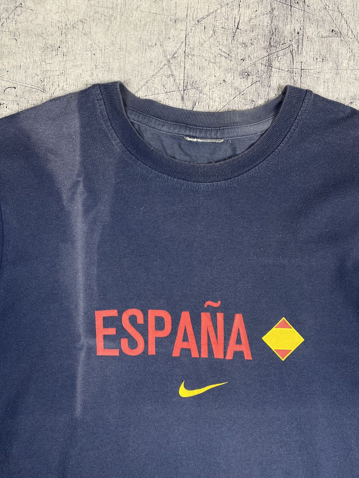 Nike × Vintage Vintage Nike Spain Center Logo Tee Size US M / EU 48-50 / 2 - 5 Thumbnail