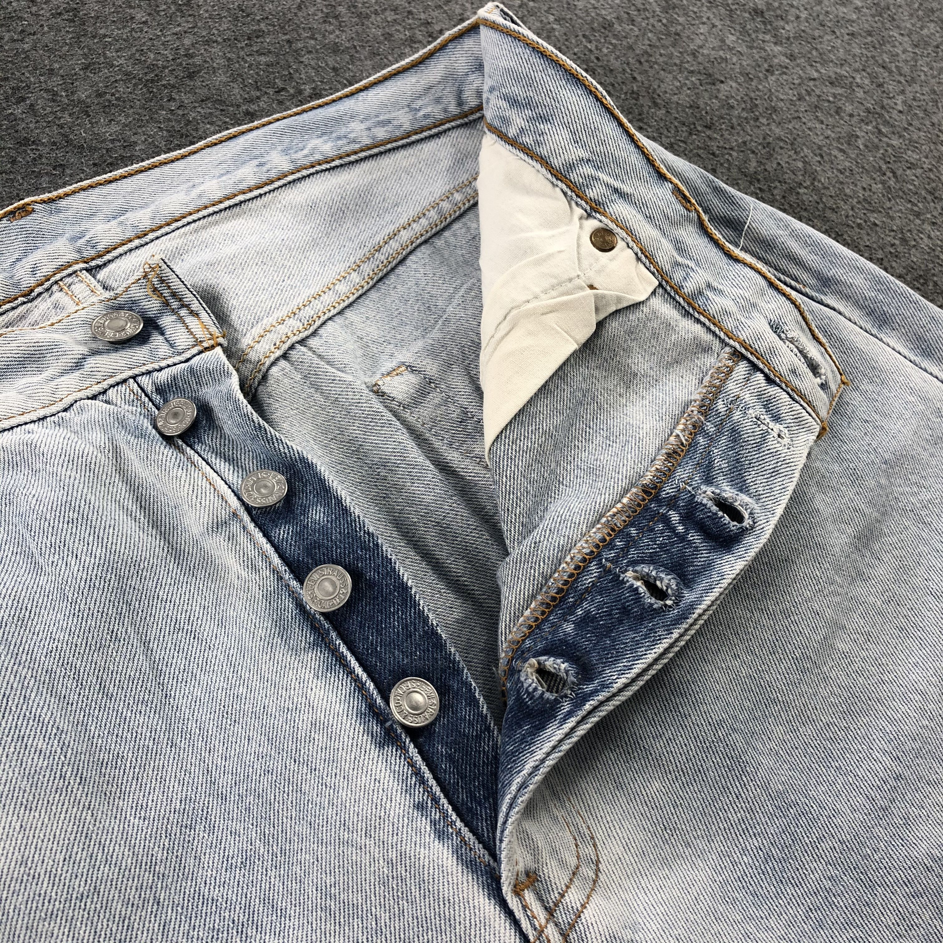 Levi's × Vintage Vintage 90s Light Wash Levis 501 Jeans-JM2079 Size US 36 / EU 52 - 7 Thumbnail