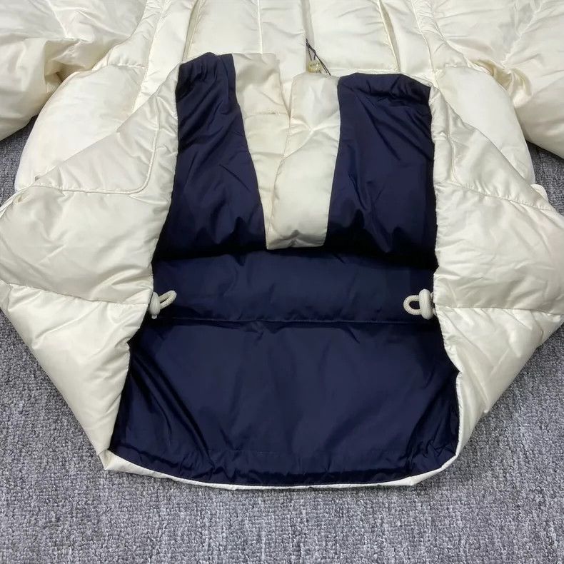 Gucci Gucci Size 36 White striped string logo down jacket size36 Size US XXS / EU 40 - 6 Thumbnail