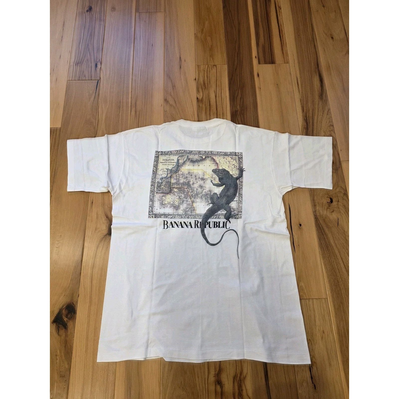 Banana Republic Vtg 90' BANANA REPUBLIC OCEANICA Maps Iguana Tee