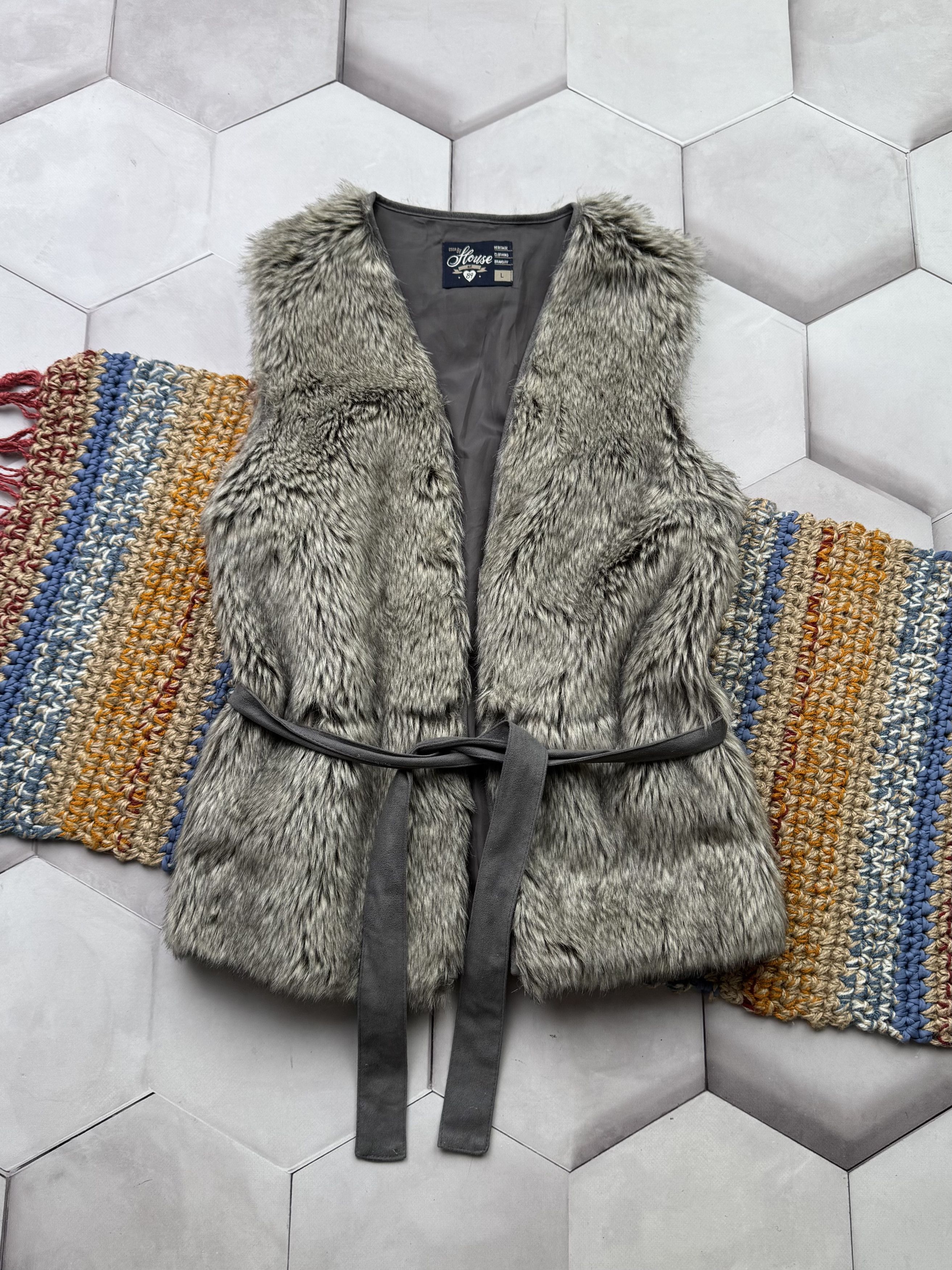 Japanese Brand Vintage Faux Fur Vest (E4) Size L / US 10 / IT 46 - 1 Thumbnail
