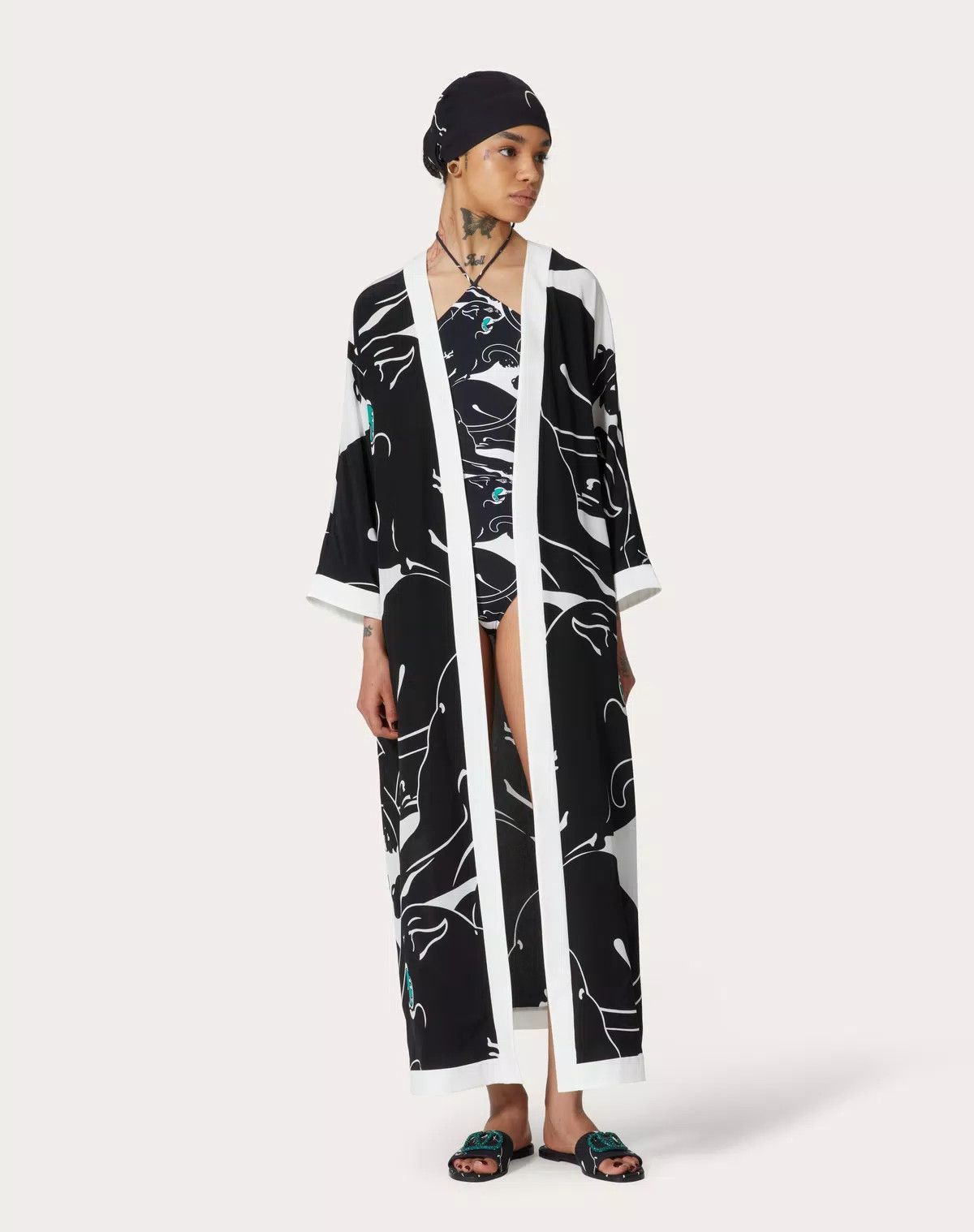 Valentino o1s1wg110625 Crepe De Chine Panther Kaftan in Black/Milky Size M / US 6-8 / IT 42-44 - 3 Thumbnail