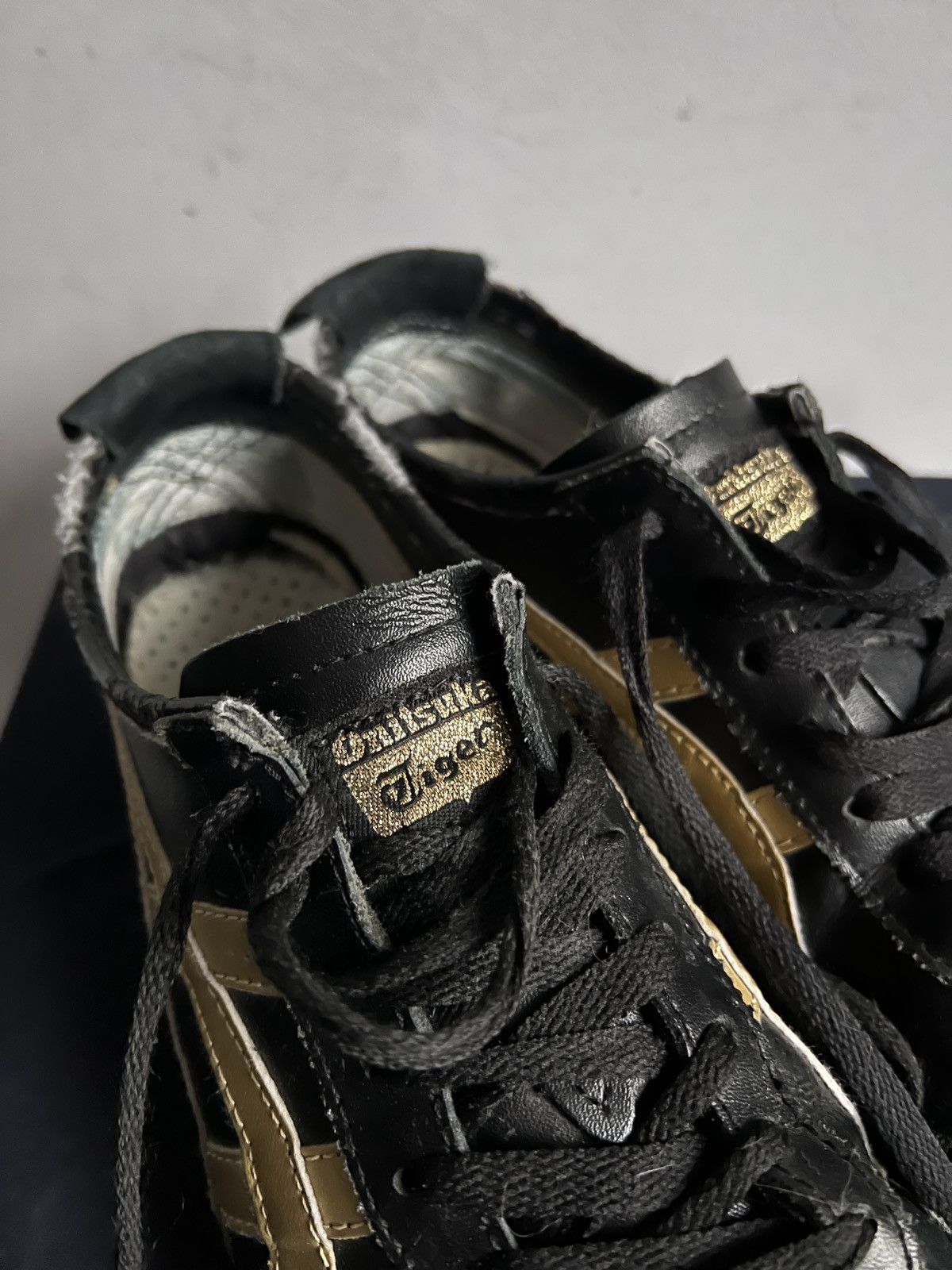 Onitsuka Tiger Onitsuka Tiger Mexico 66 Gold Black Shoes vintage y2k Size US 10 / EU 43 - 11 Thumbnail