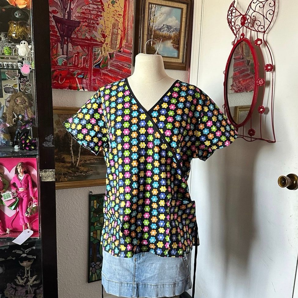 Other medgear multicolor floral black scrub shirt Size M / US 6-8 / IT 42-44 - 1 Thumbnail