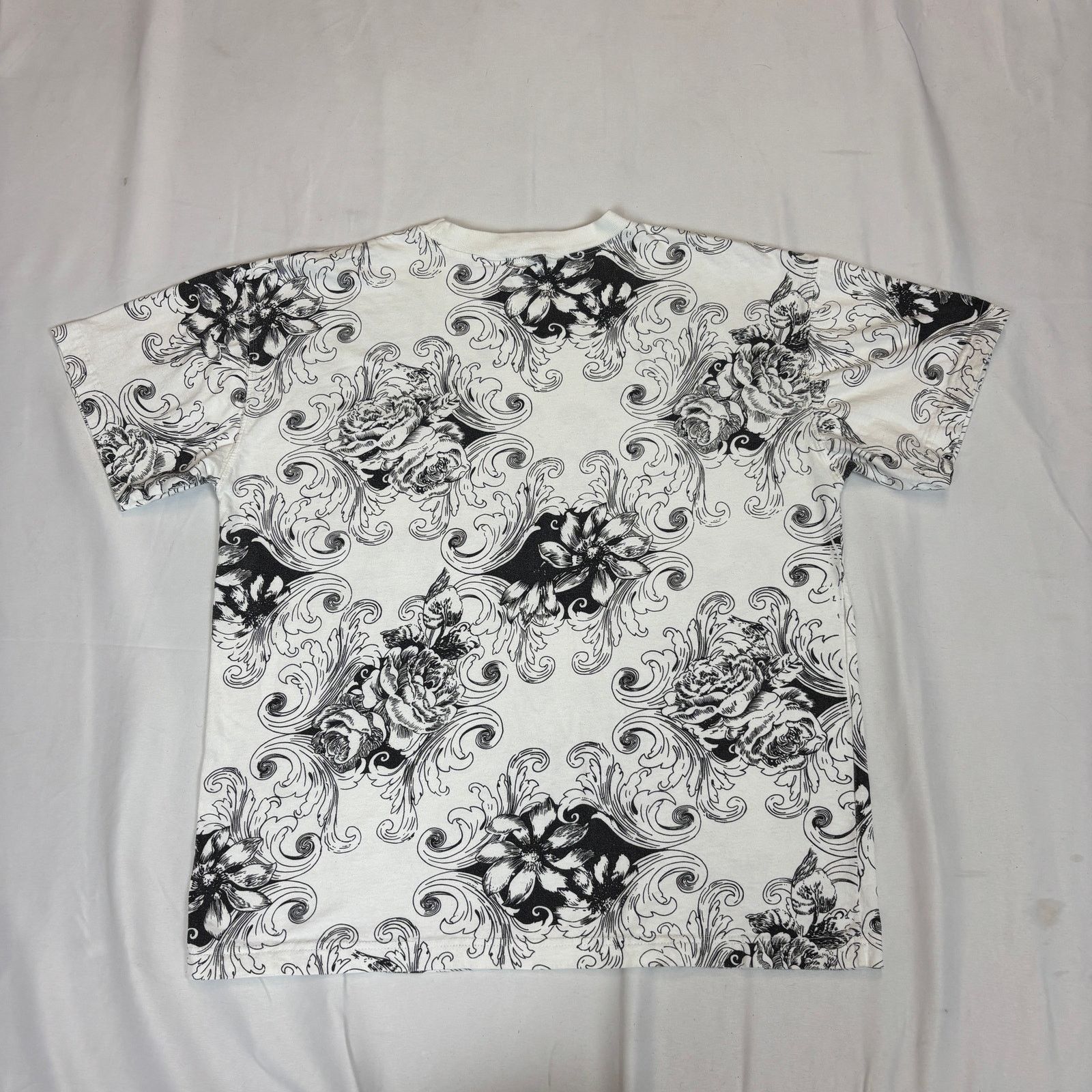 Vintage Vintage Get! Baroque Floral AOP Pocket Tee Shirt Men's 22x26 Size US M / EU 48-50 / 2 - 3 Thumbnail