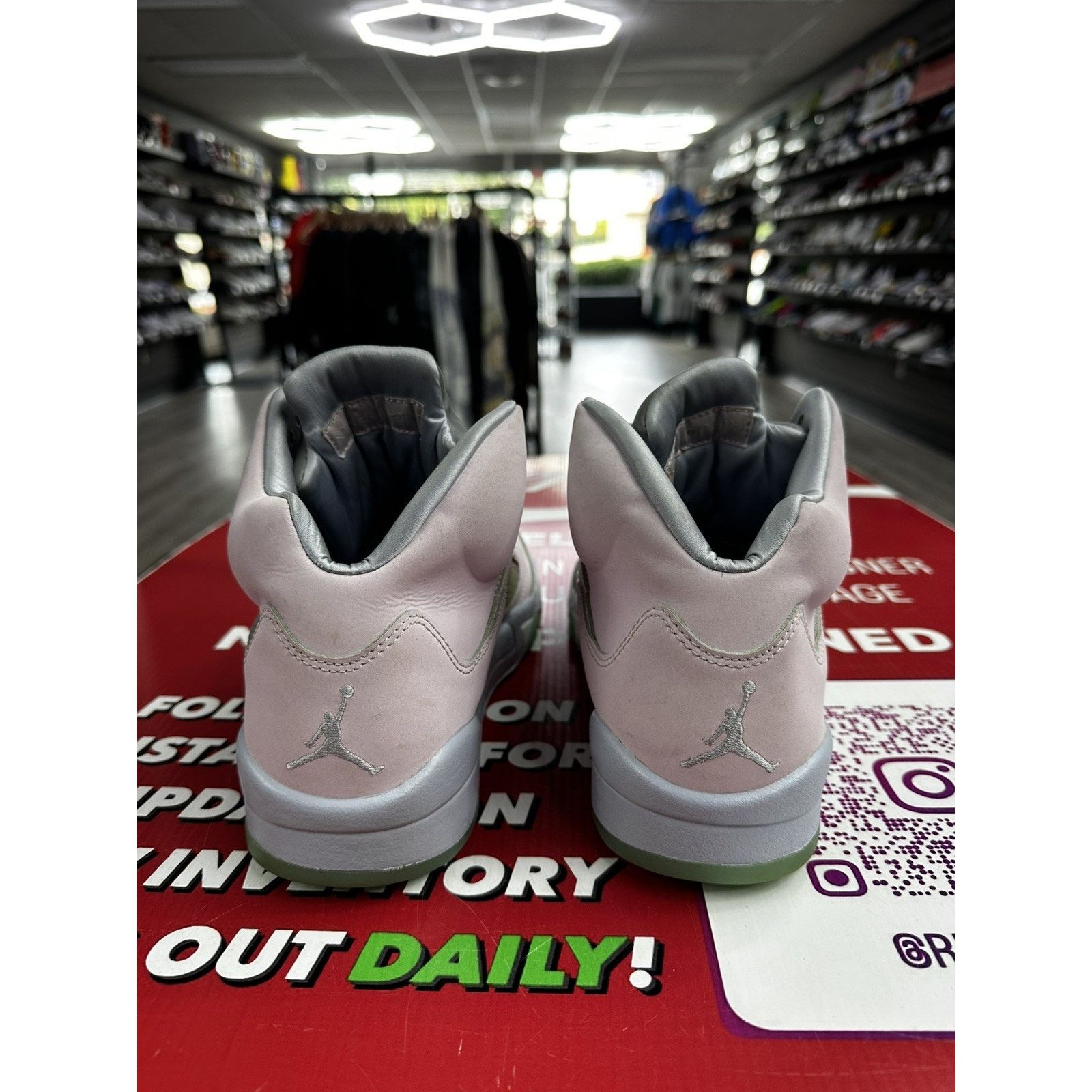 Jordan Brand Air Jordan 5 Retro Easter 2022 Size 10 DV0562-600 Size US 10 / EU 43 - 4 Thumbnail