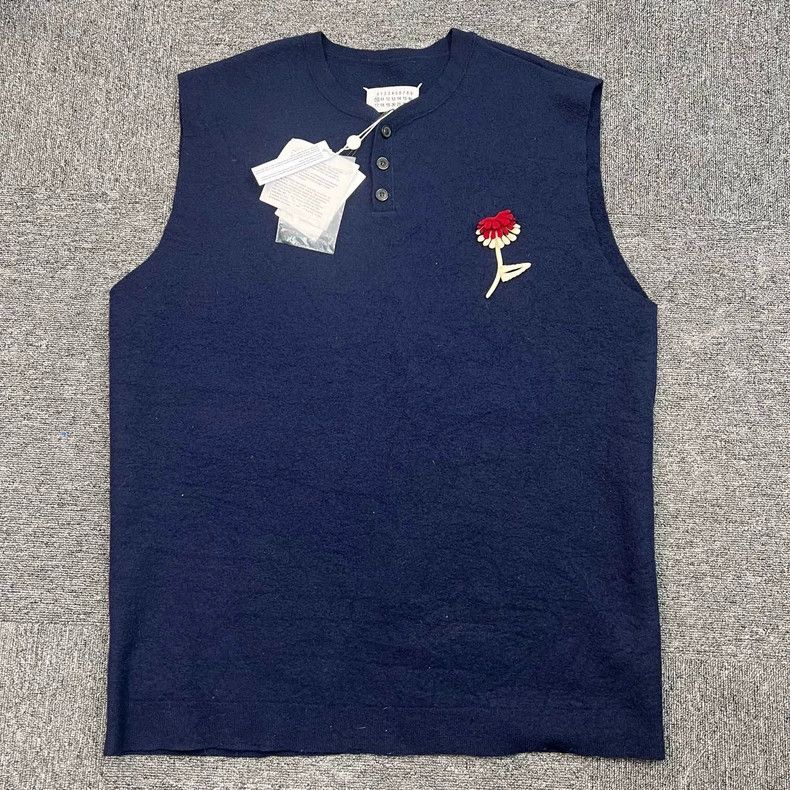 Maison Margiela Maison Margiela Knit Floral Vest Size S Size US S / EU 44-46 / 1 - 1 Thumbnail