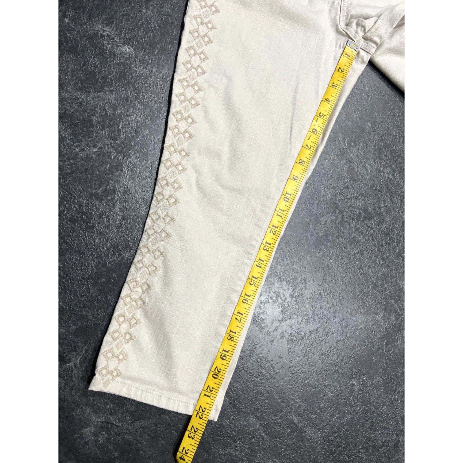 NYDJ VINTAGE NYDJ Jeans Capri Womens 6 Beige Cotton Blend Stretch Comfort Tuck Size 28" / US 6 / IT 42 - 7 Thumbnail
