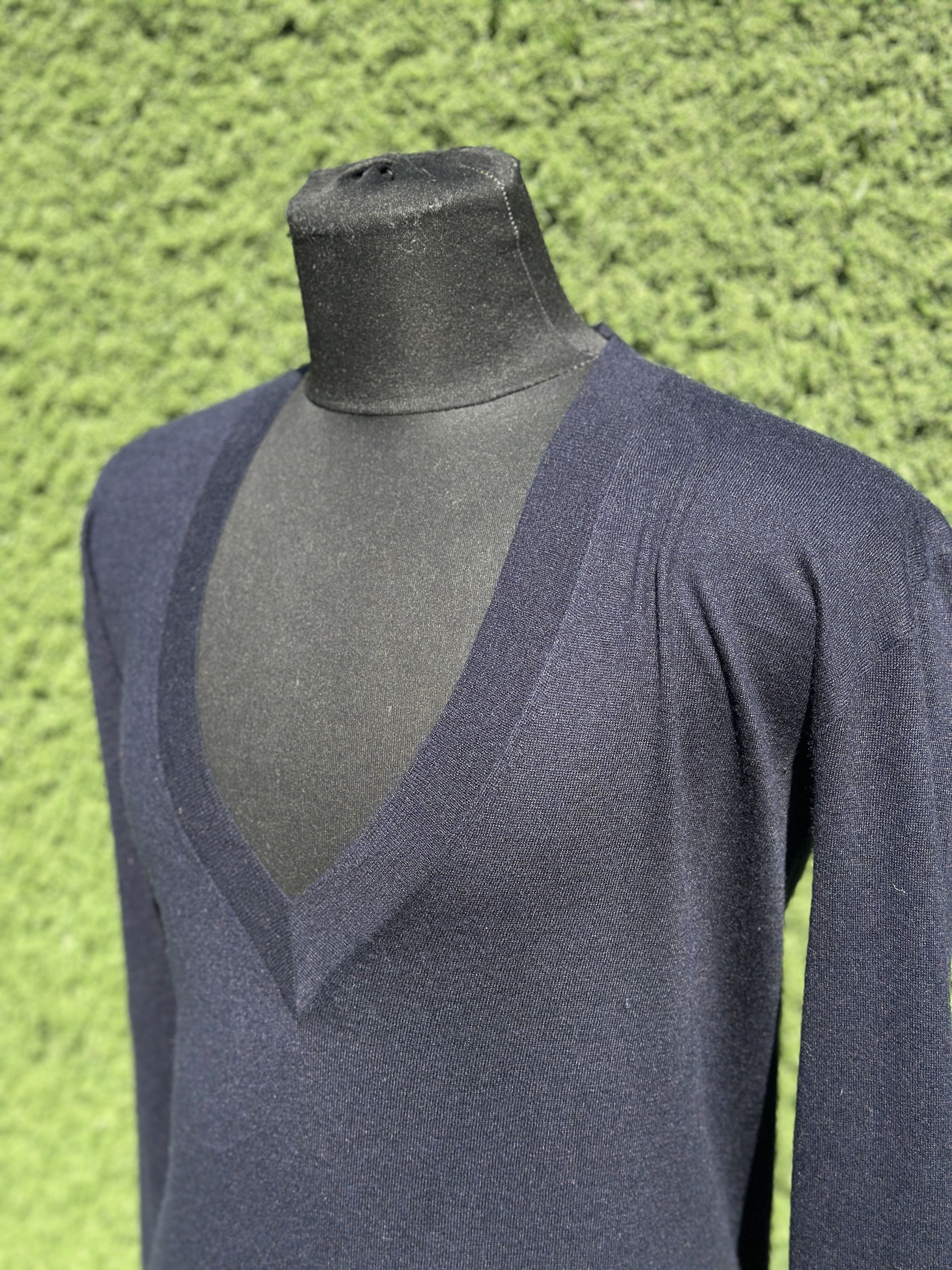 Ralph Lauren Purple Label Ralph Lauren Purple Label Cashmere Low V Neck Sweater Size M Size M / US 6-8 / IT 42-44 - 8 Thumbnail