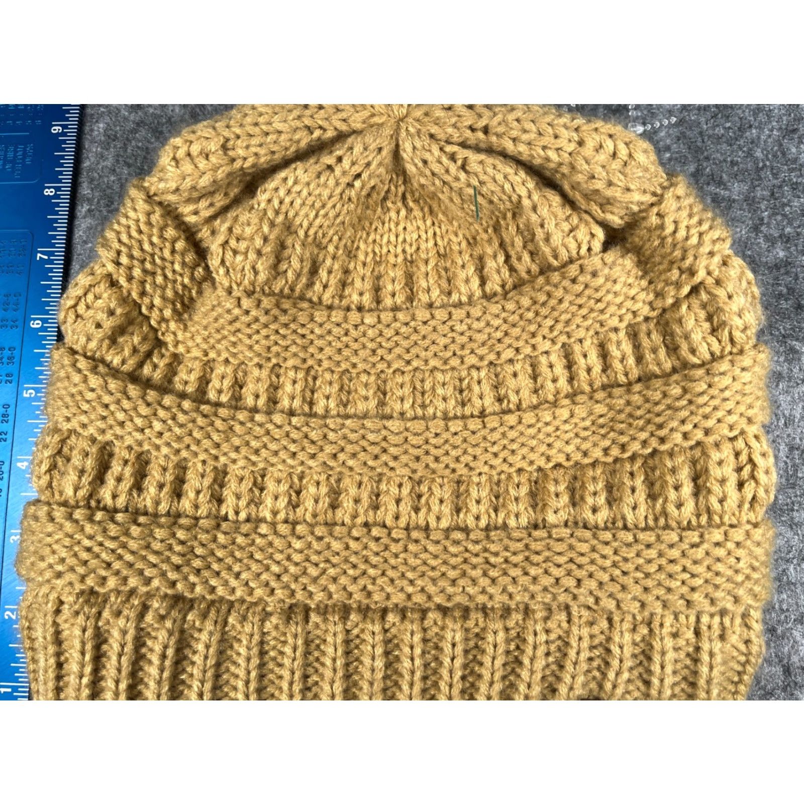 Vintage C.C Exclusives Beanie Toque Beanie Women One Size Beige Acrylic Knit Logo Outdoor Ski Fall Winter Size ONE SIZE - 3 Thumbnail
